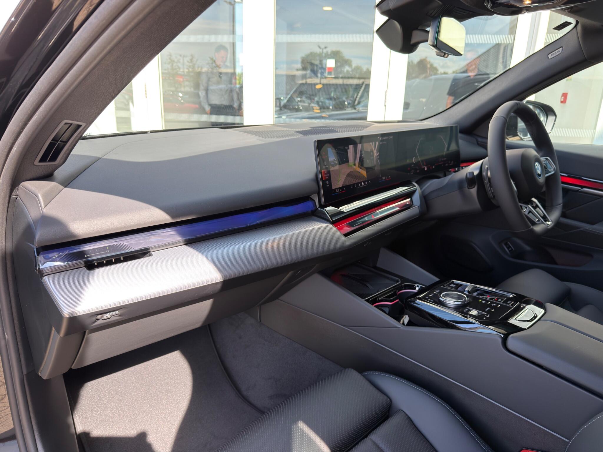 BMW 5 Series view 8