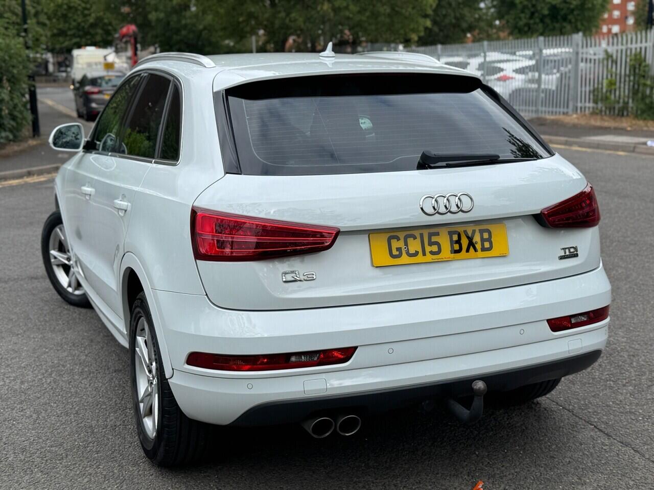 Audi Q3 view 5