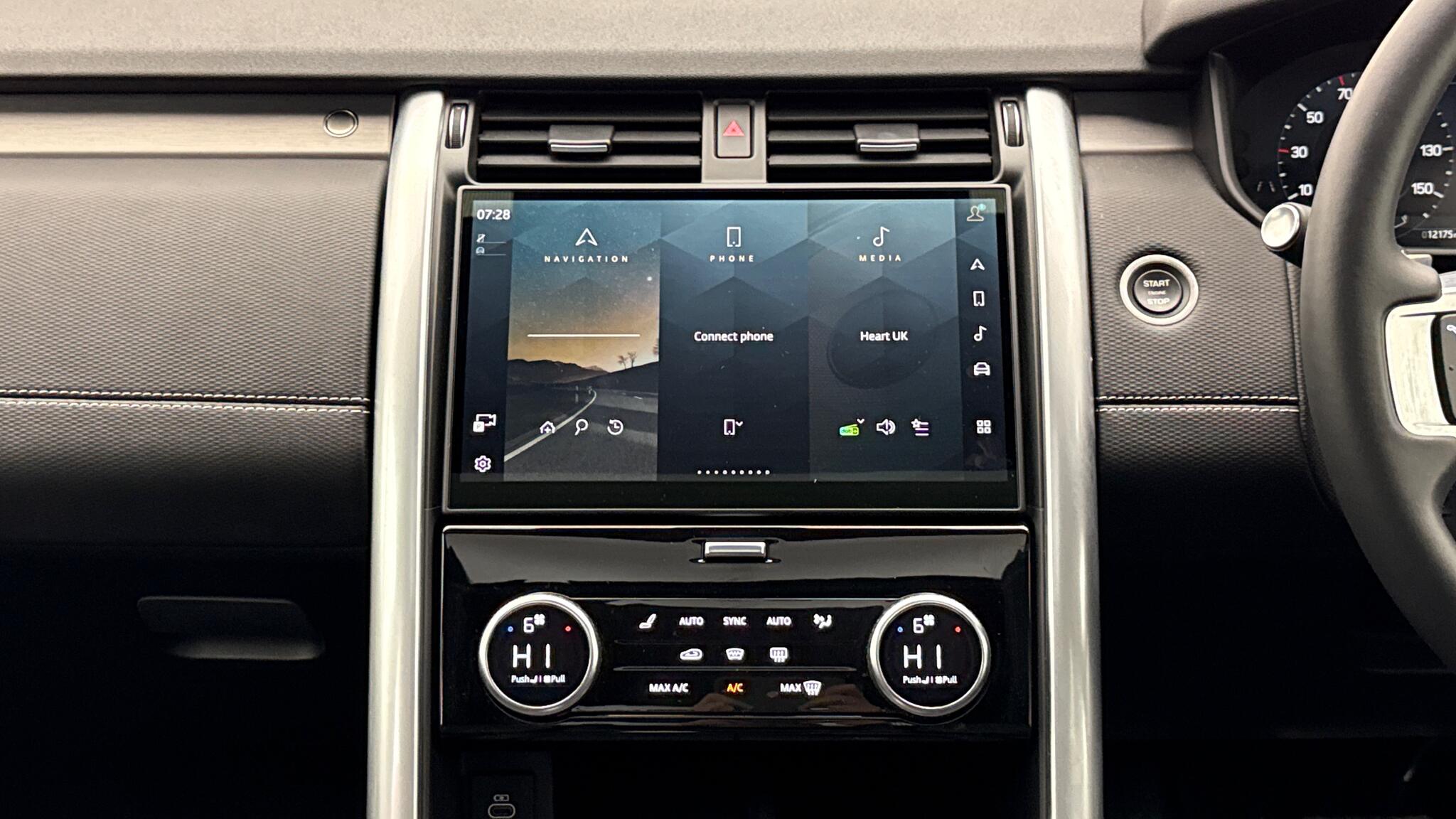Land Rover Discovery view 14