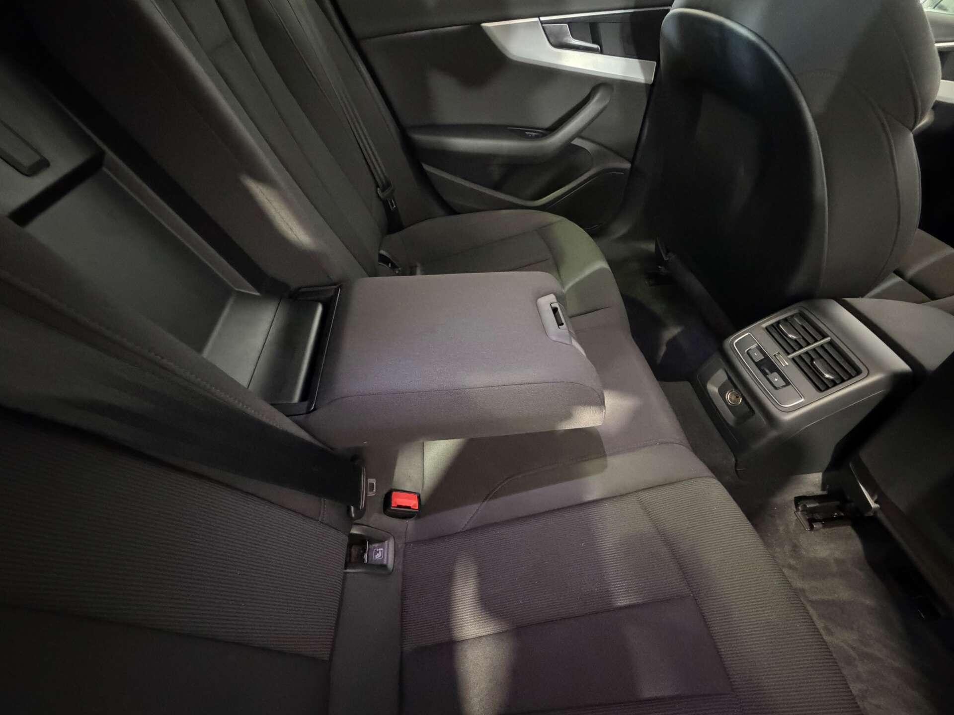 Audi A4 view 58
