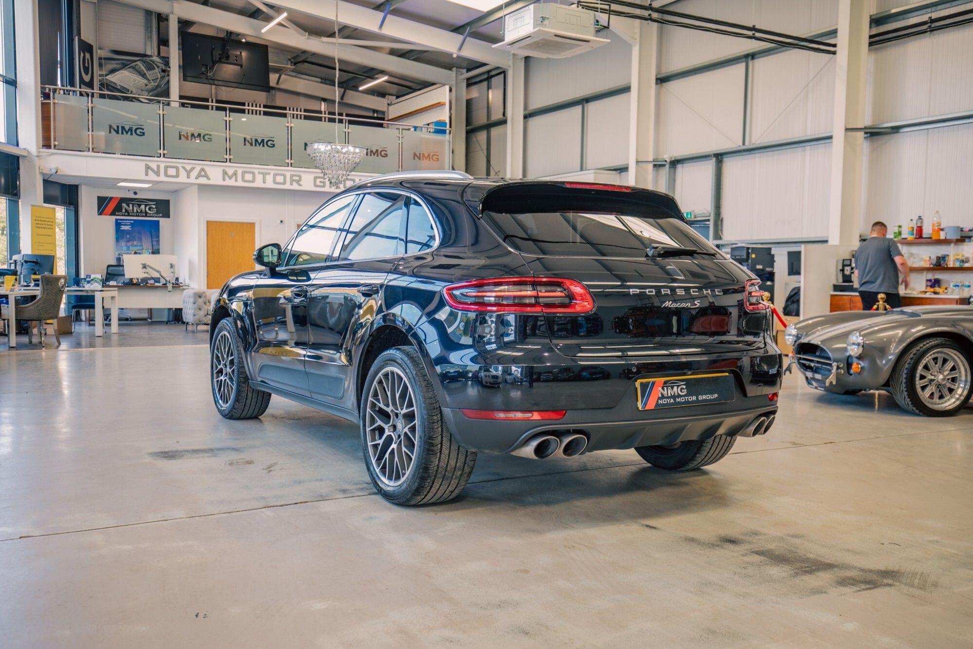 Porsche Macan view 33