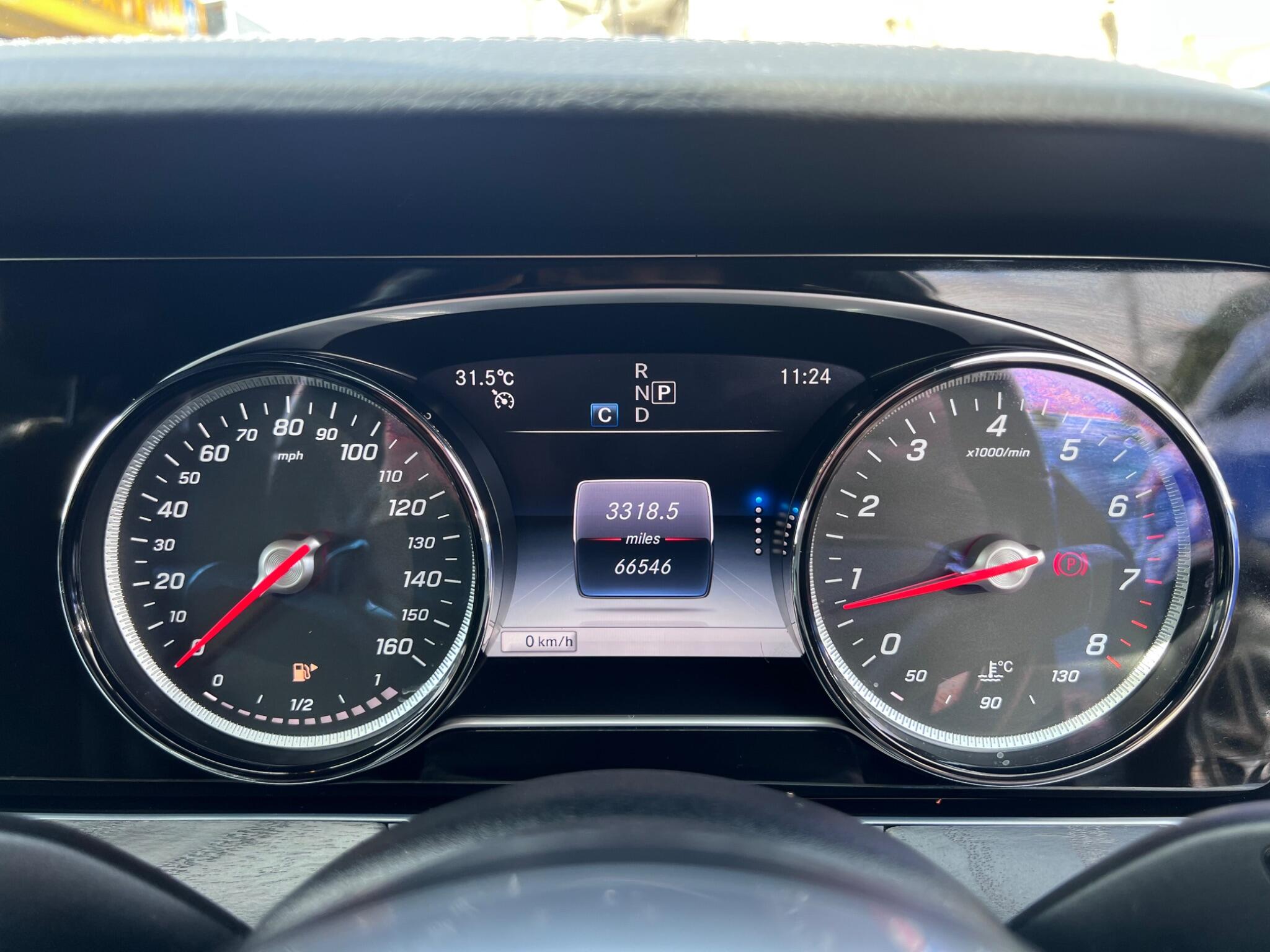 Mercedes-Benz E Class view 24