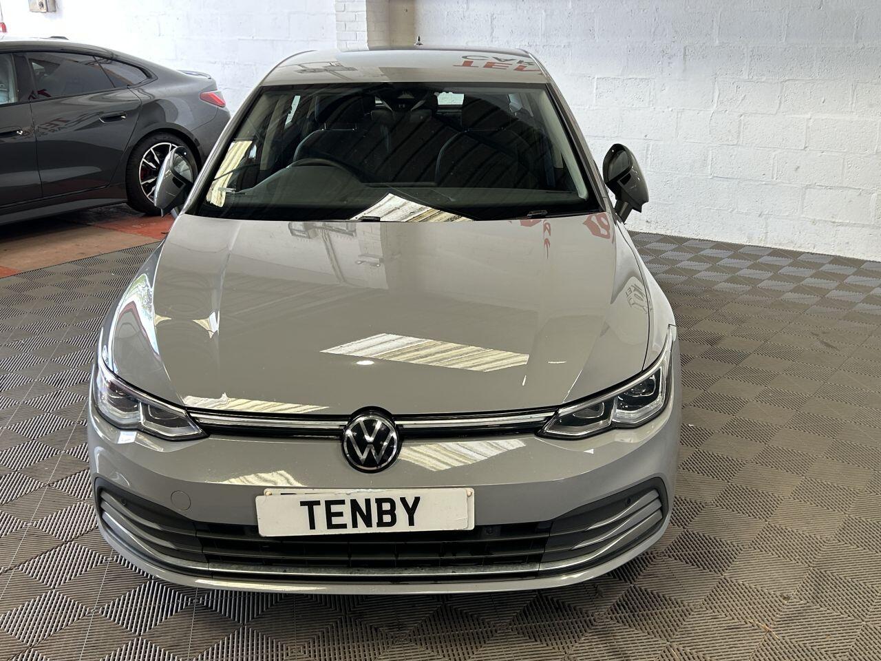 Volkswagen Golf view 4