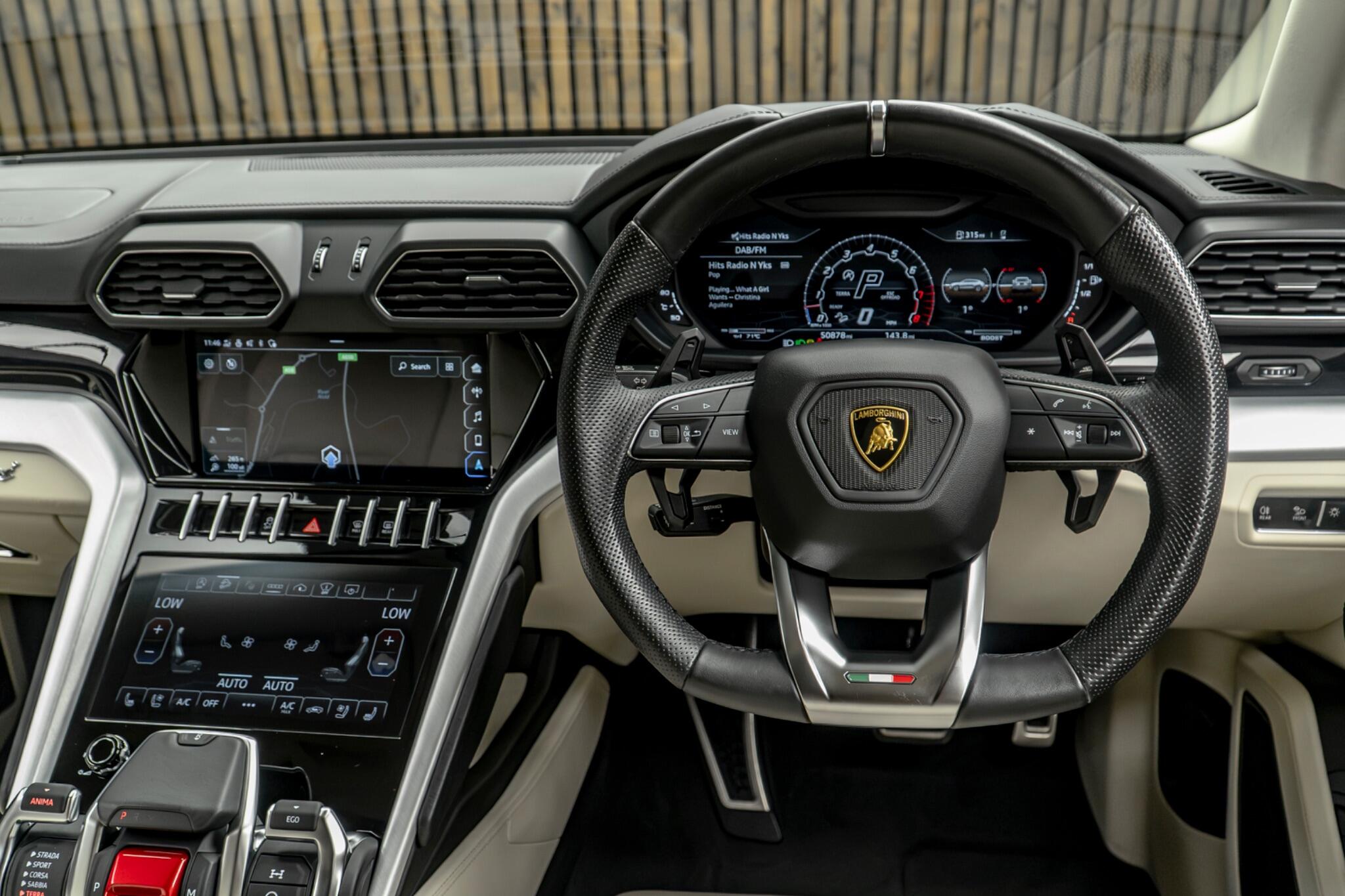 Lamborghini Urus view 27