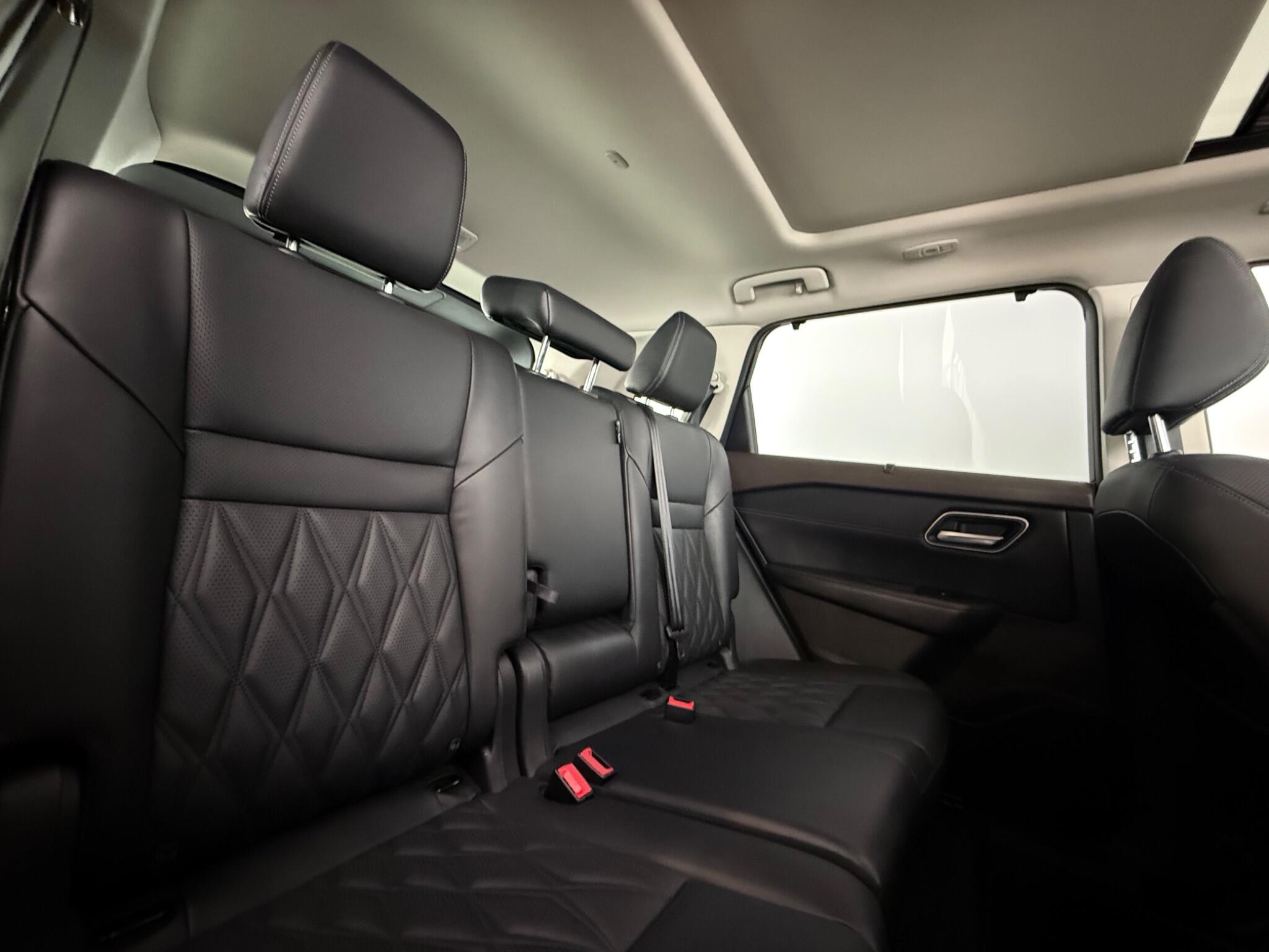 Nissan X-Trail view 35