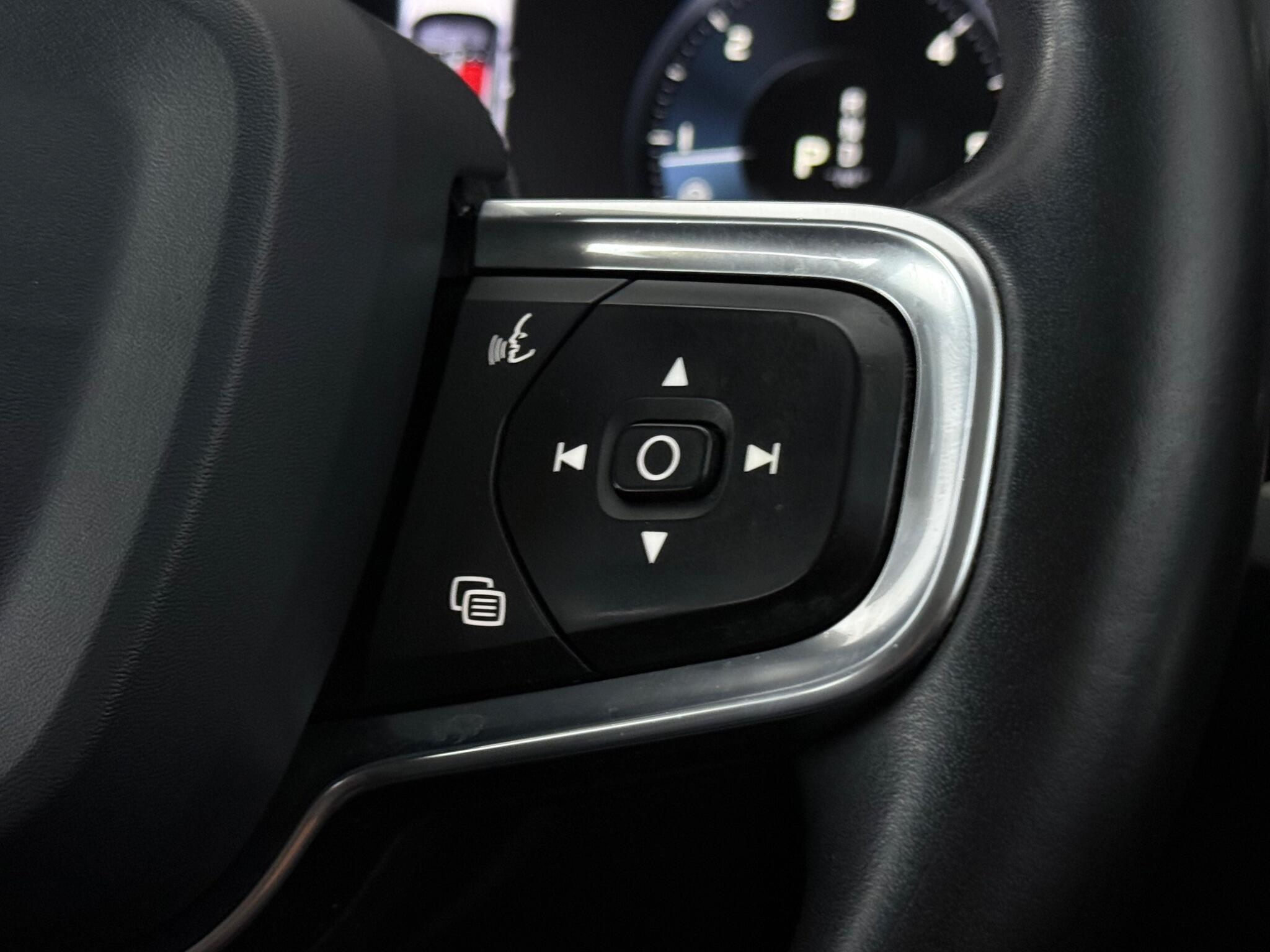 Volvo XC40 view 15