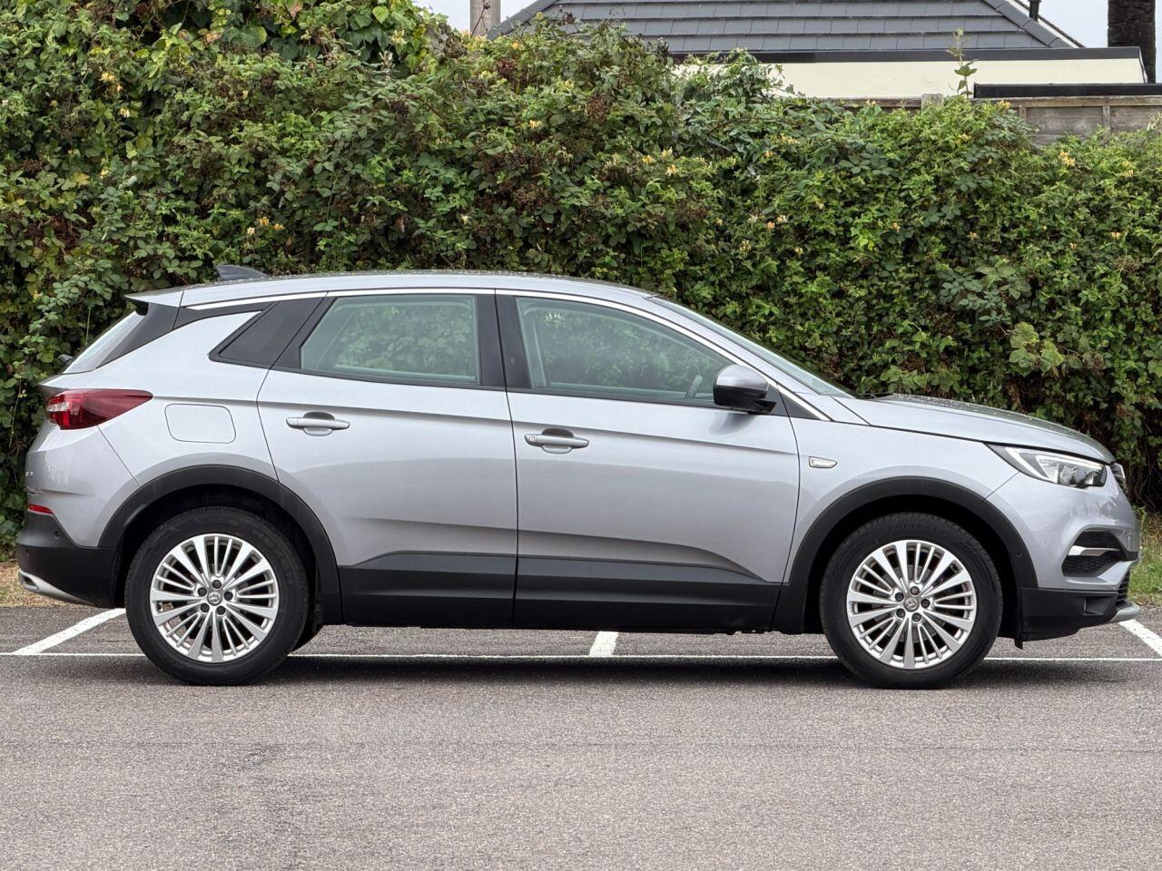 Vauxhall Grandland X view 3