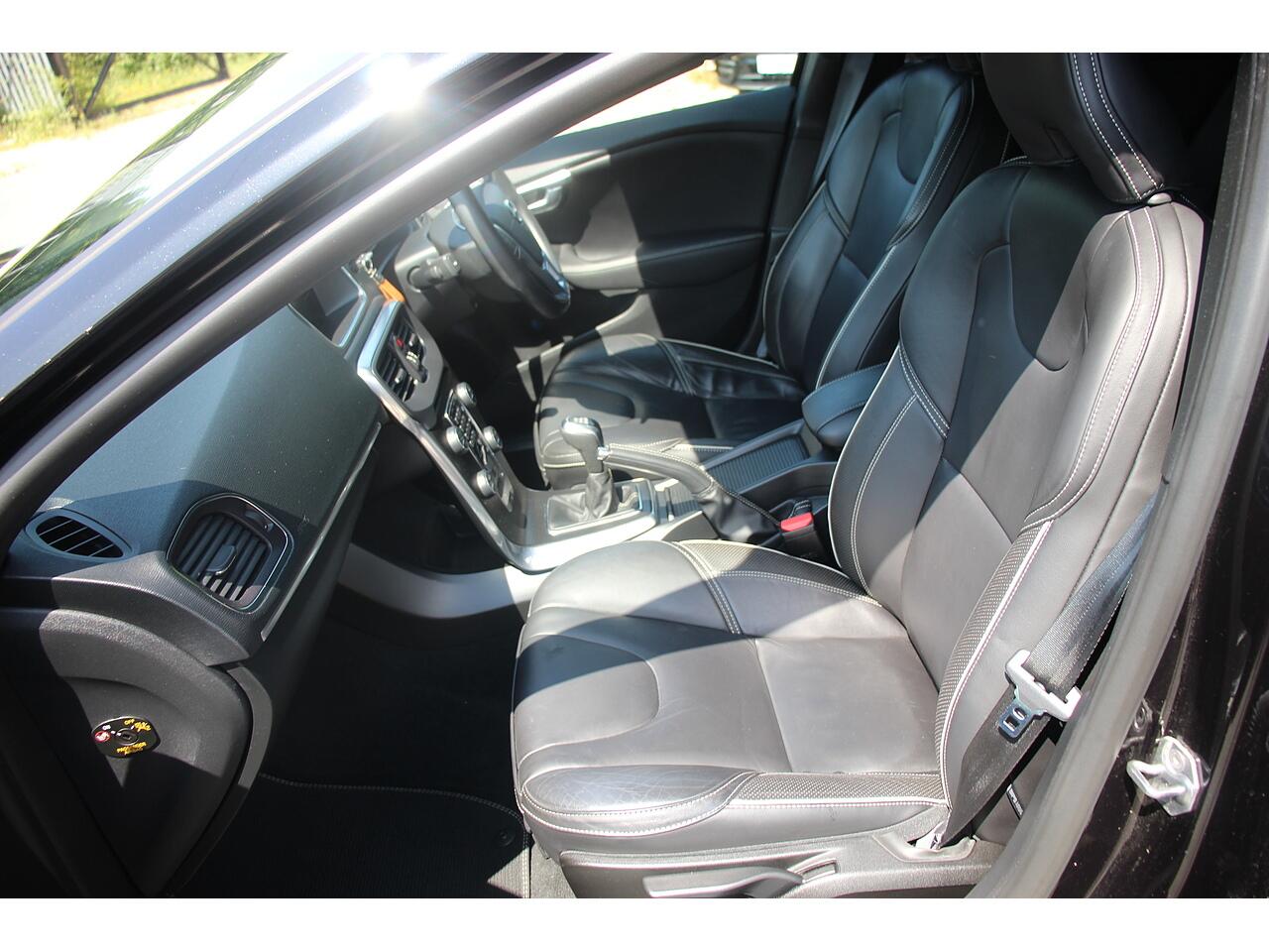 Volvo V40 view 16