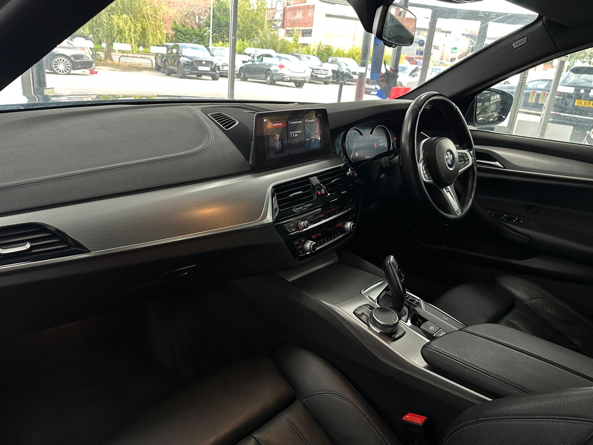 BMW 5 Series view 38