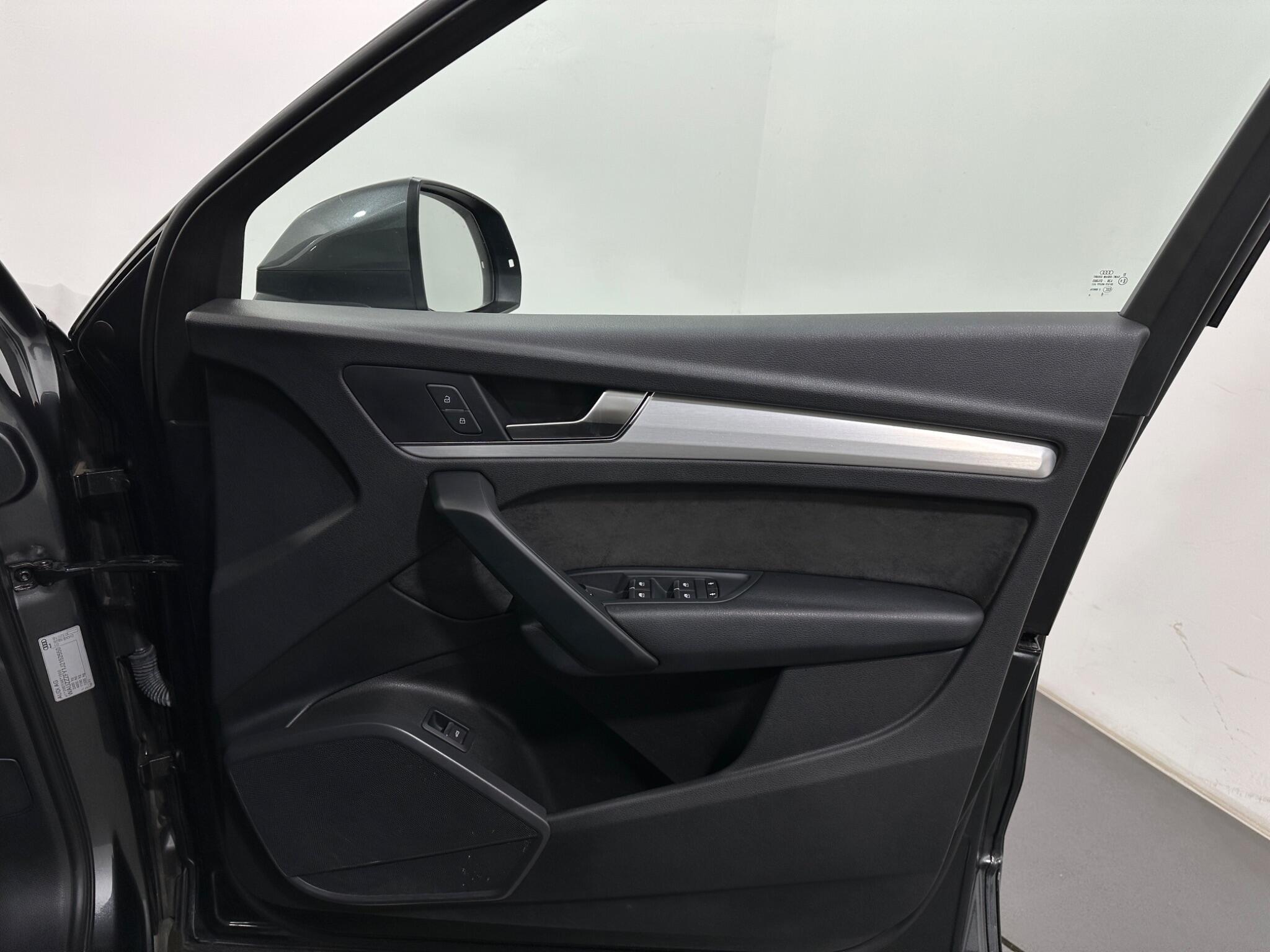 Audi Q5 view 34