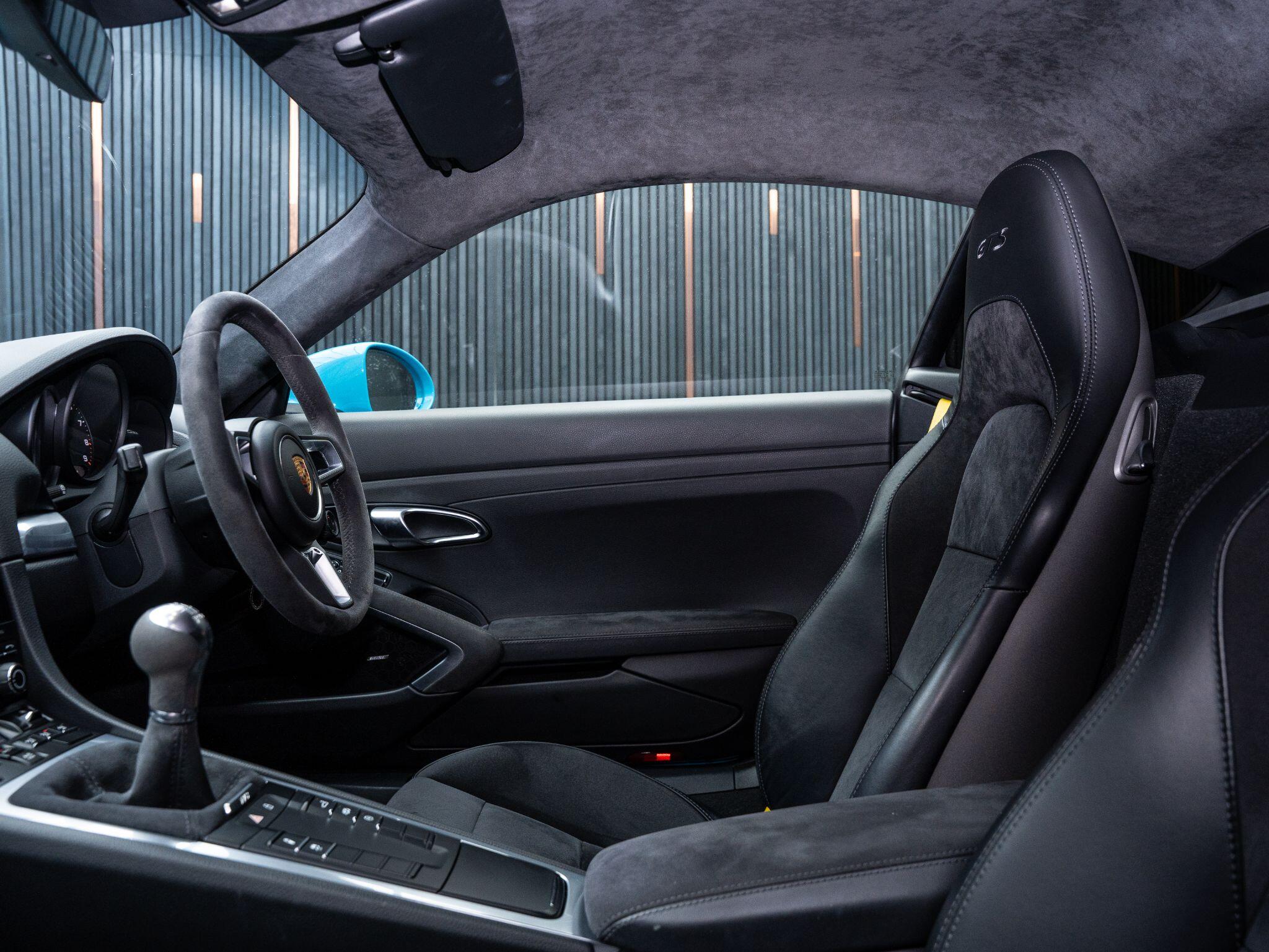 Porsche Cayman view 32
