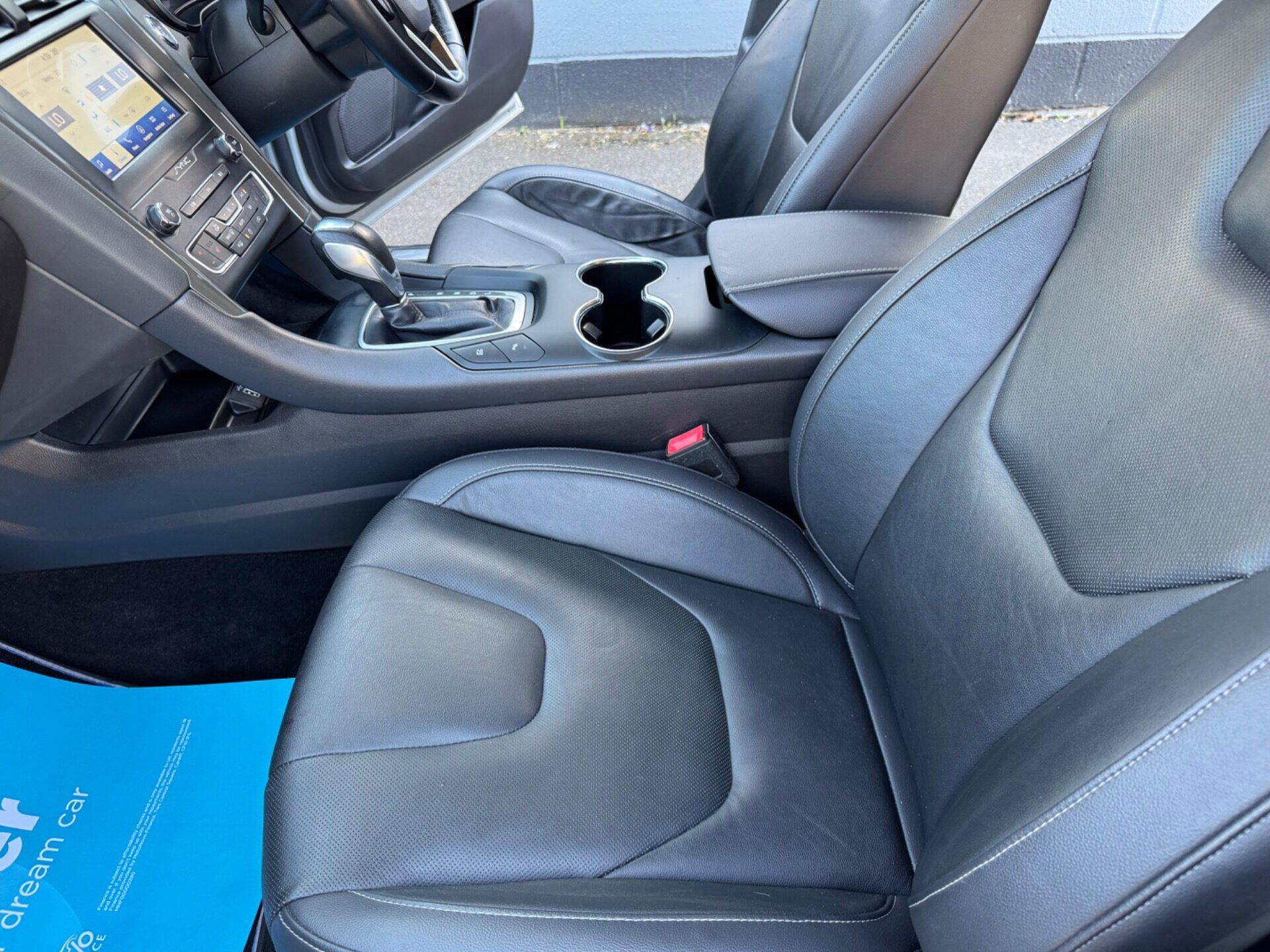 Ford Mondeo view 40