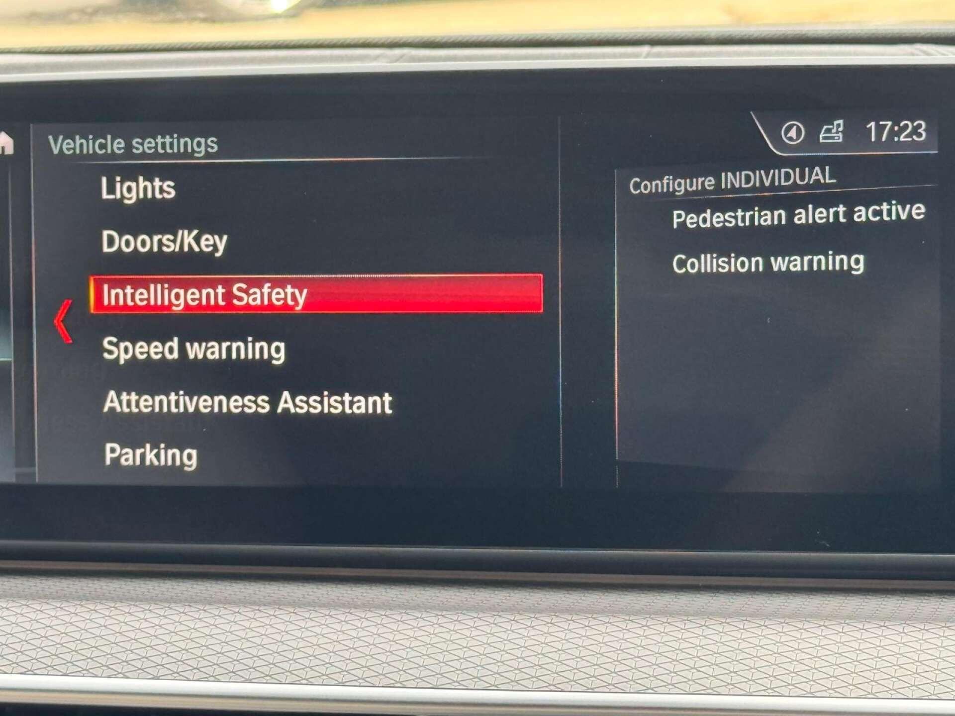 BMW 5 Series view 21
