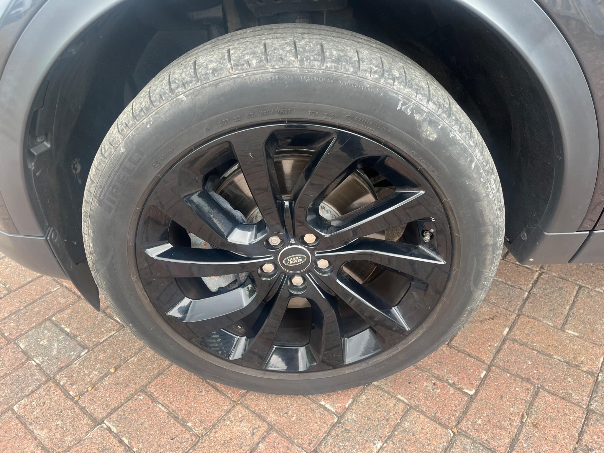 Land Rover Discovery Sport view 8