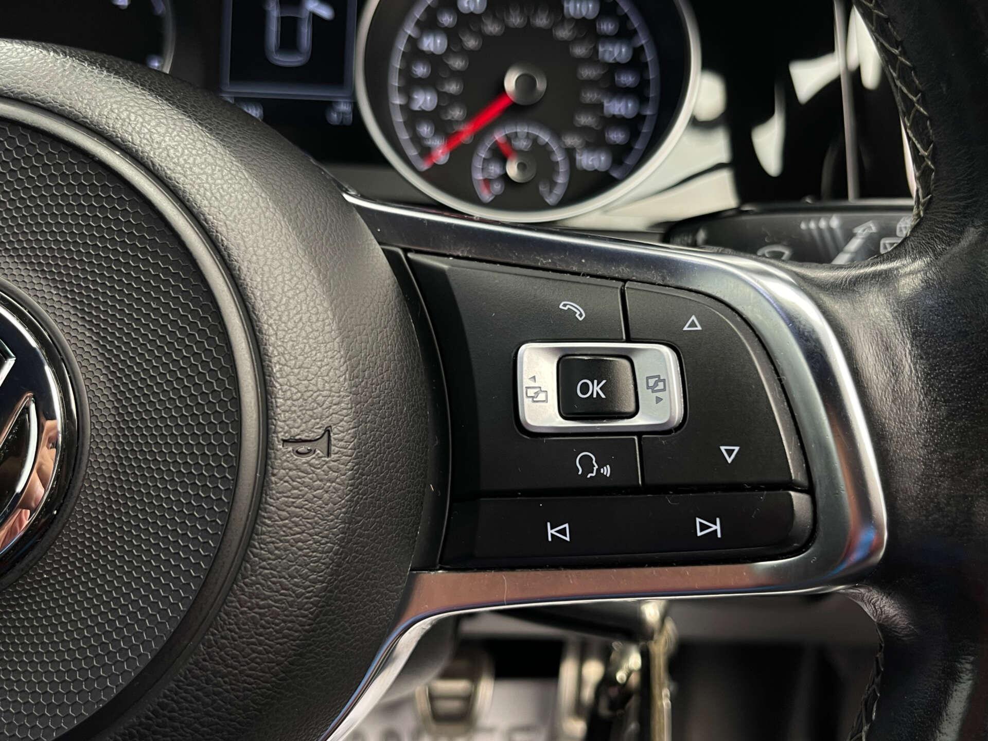 Volkswagen Golf view 14