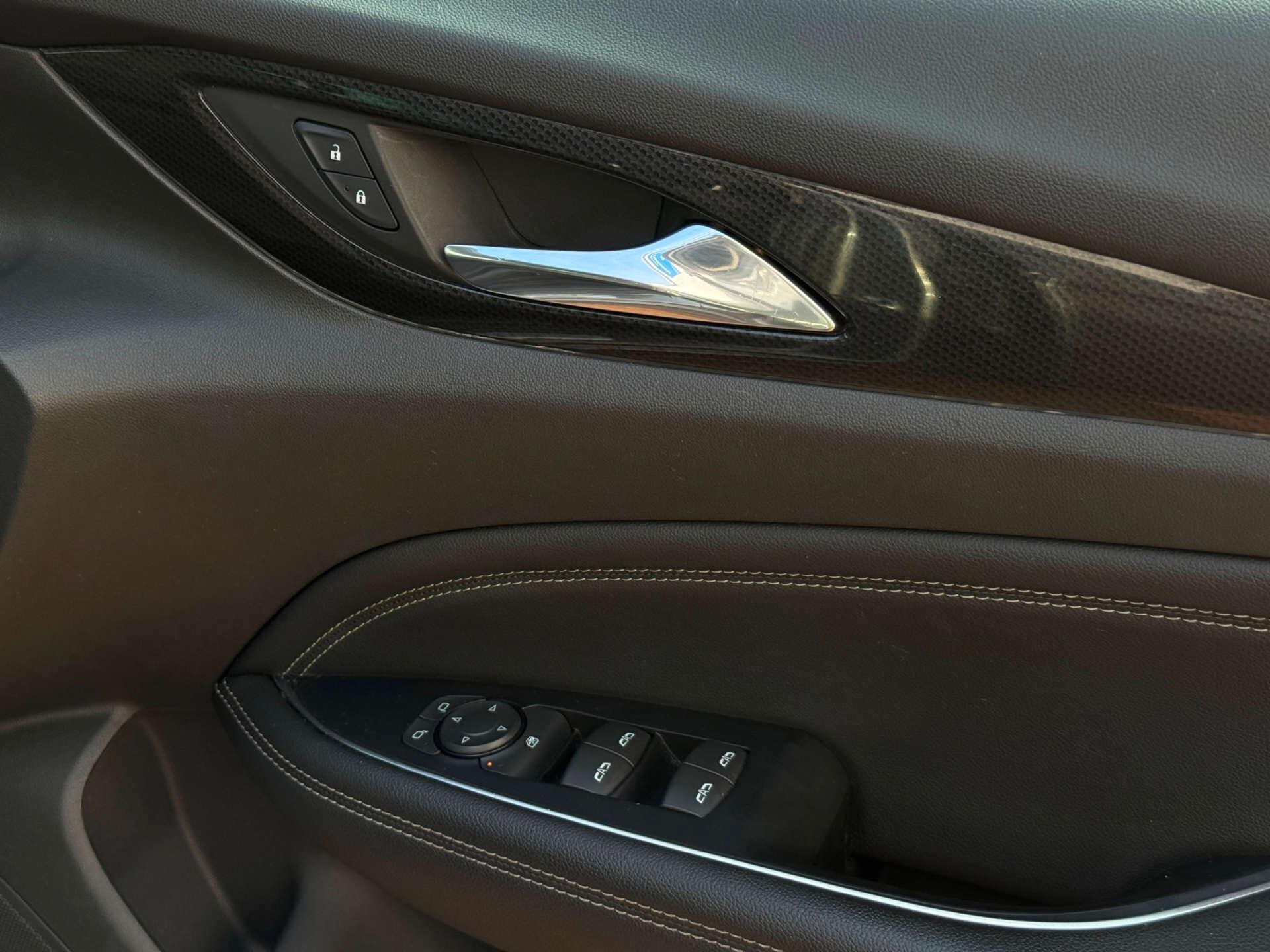 Vauxhall Insignia view 19