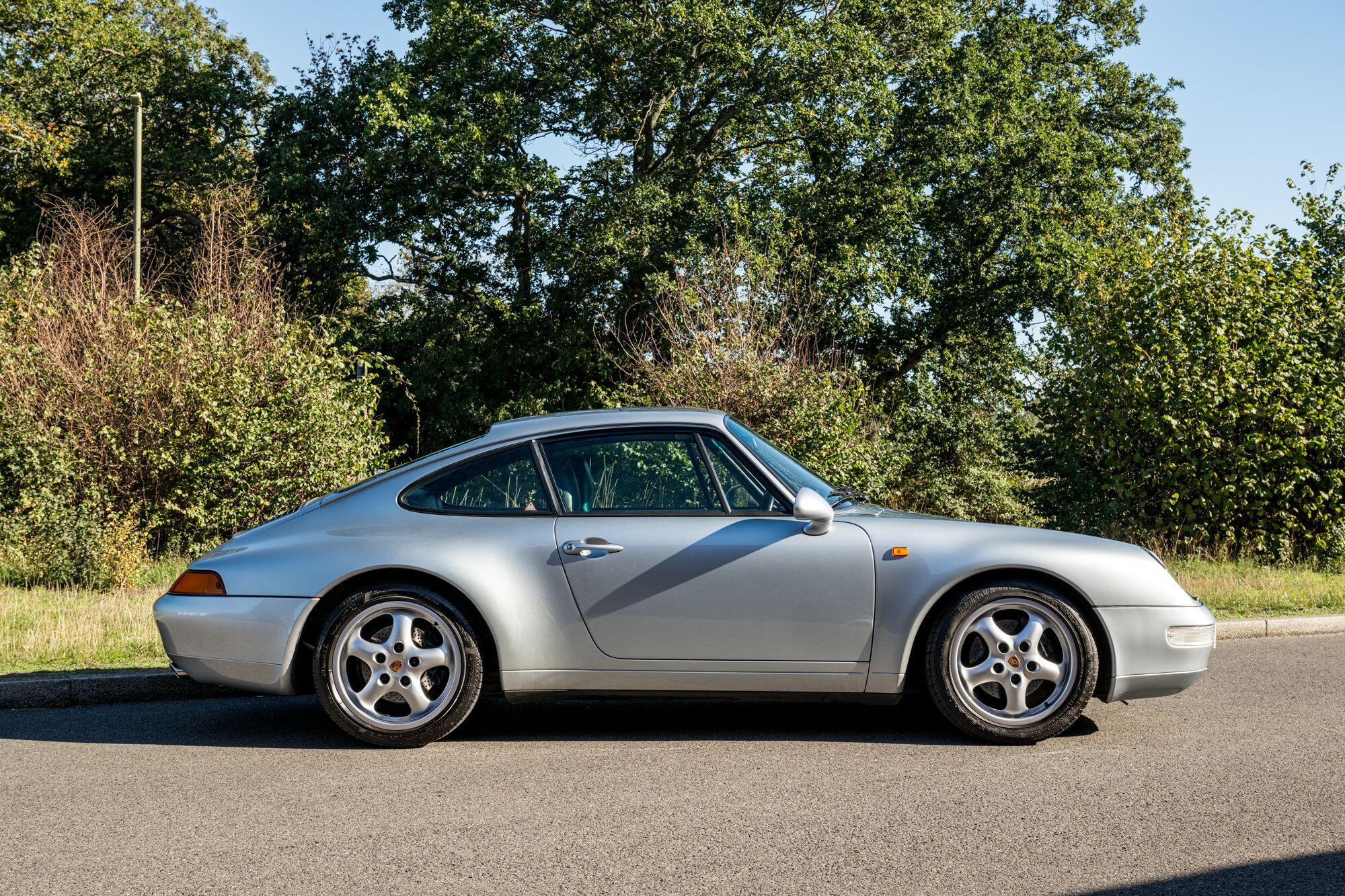 Porsche 911 view 8