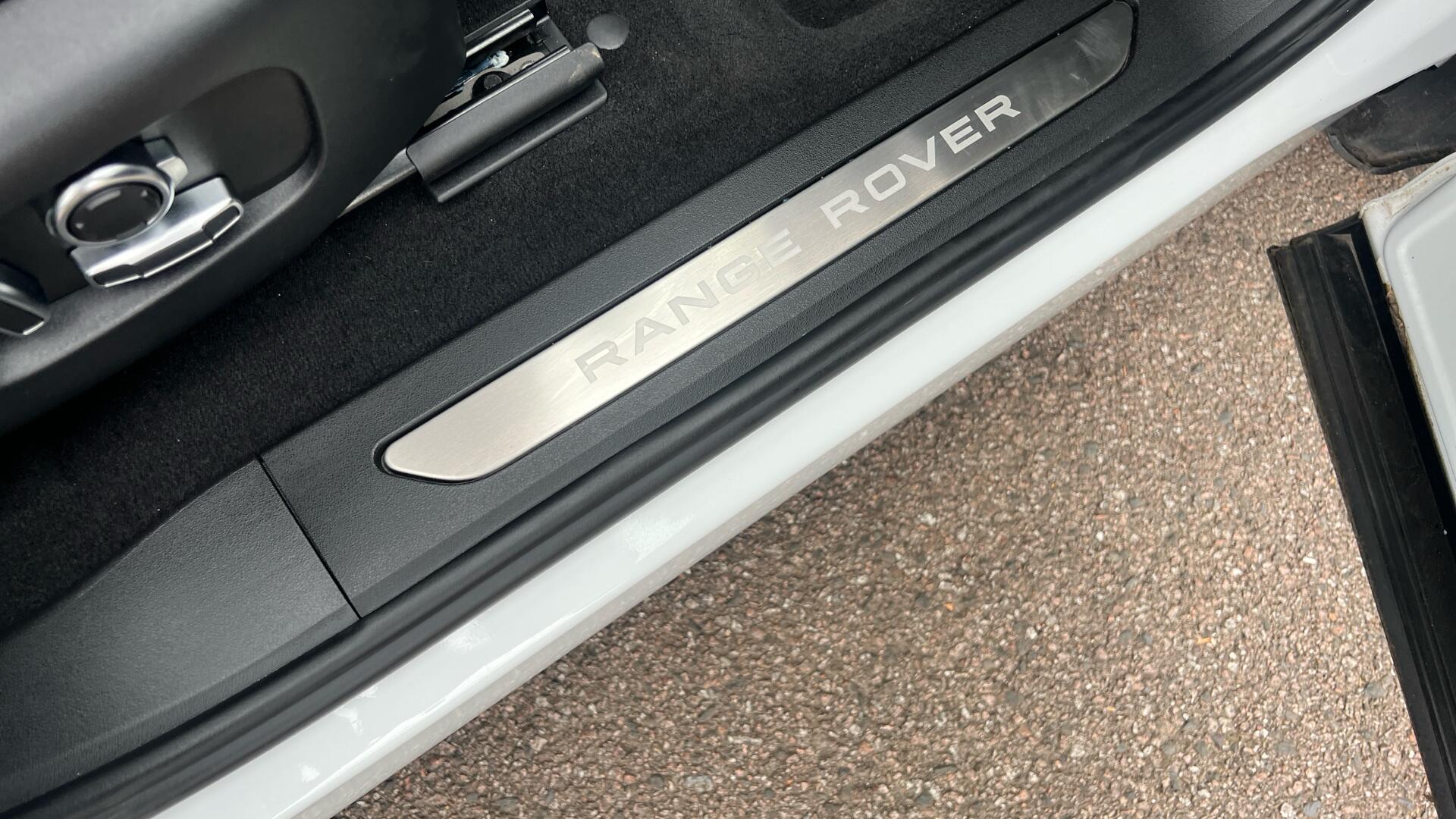 Land Rover Range Rover Evoque view 28