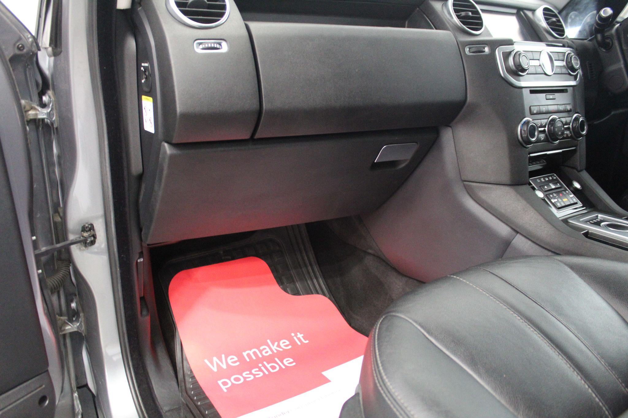 Land Rover Discovery view 34