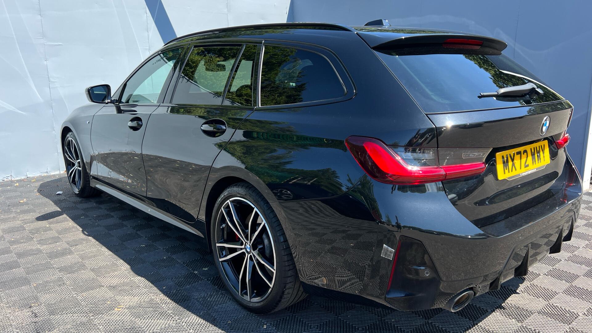 BMW 3 Series view 29