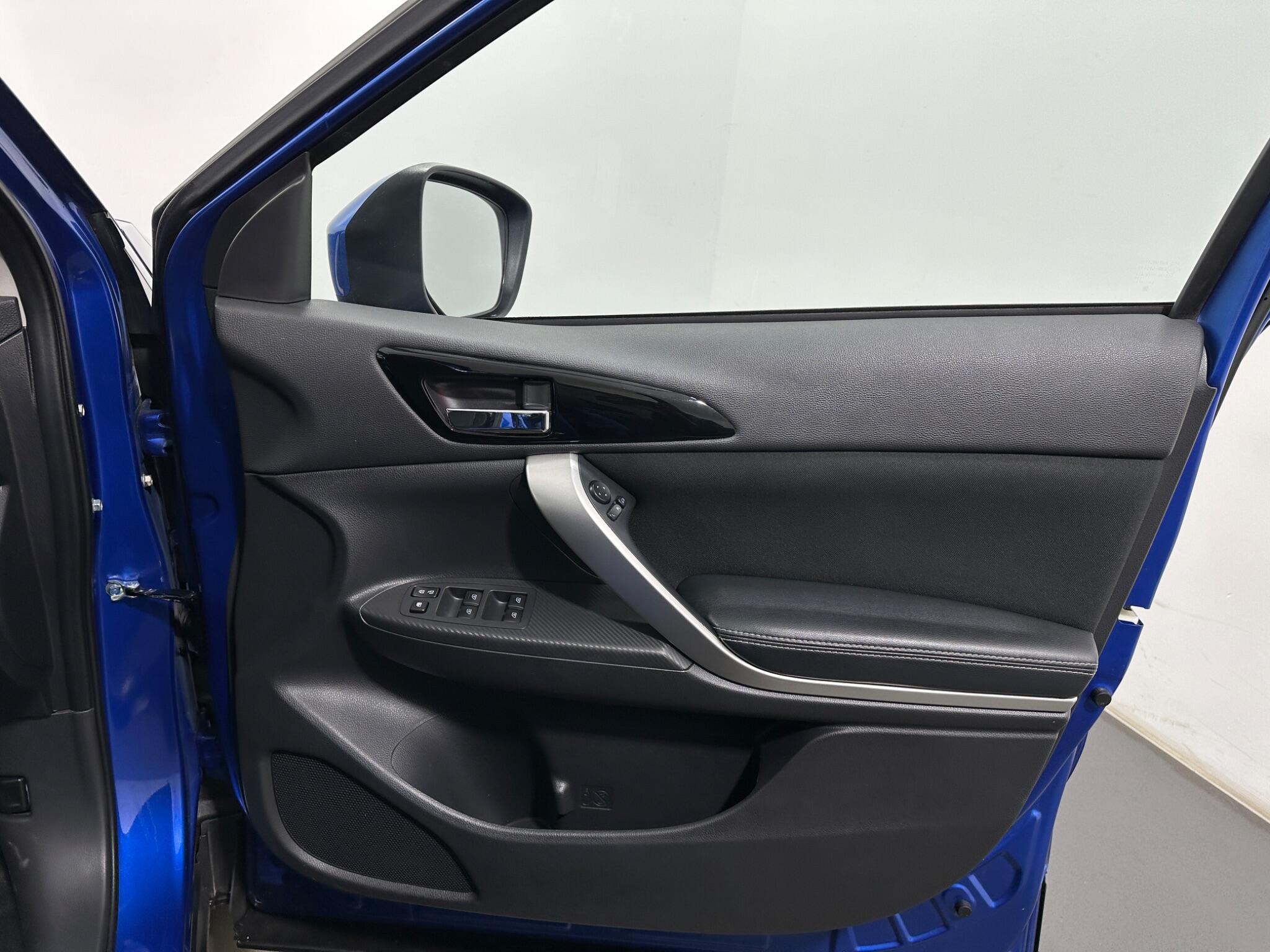 Mitsubishi Eclipse Cross view 34