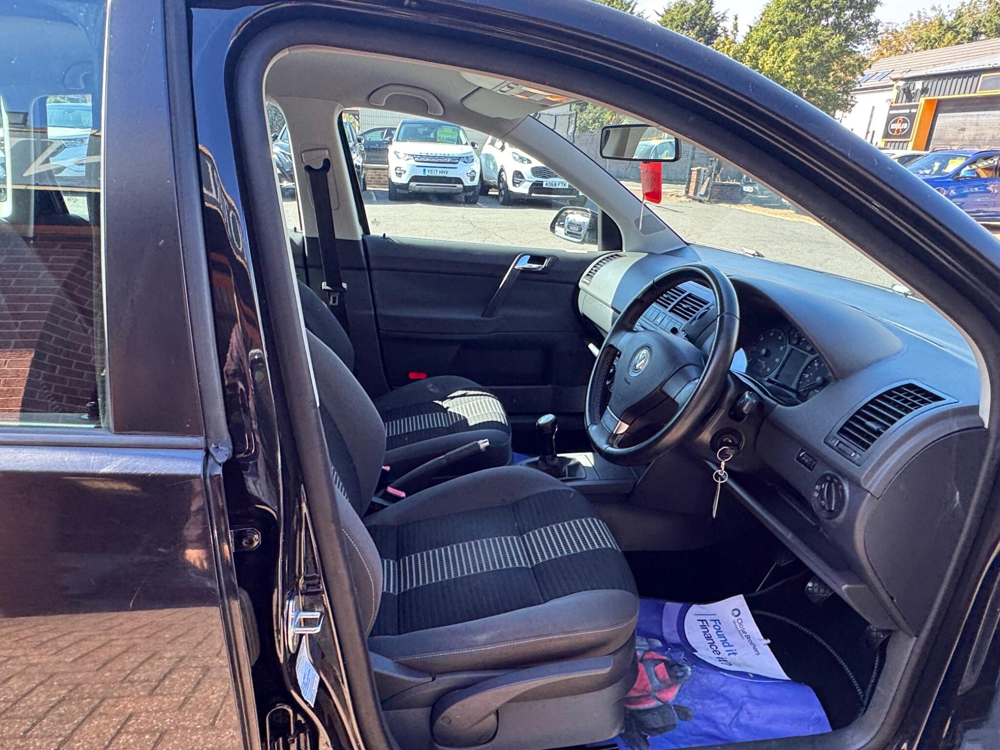 Volkswagen Polo view 10