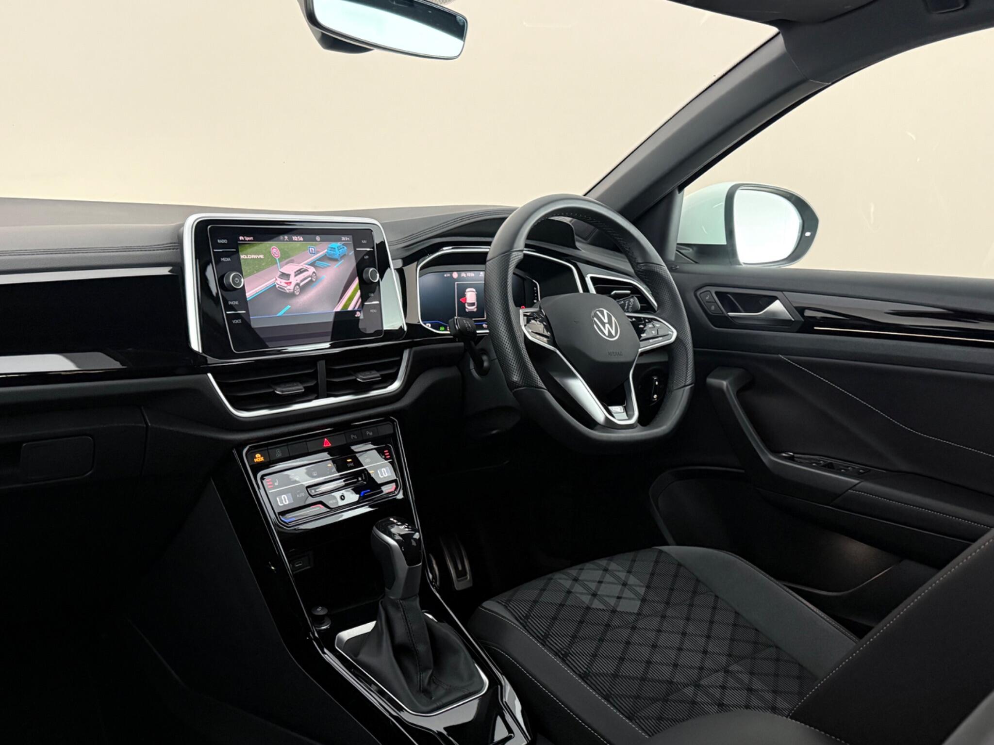 Volkswagen T-Roc view 4