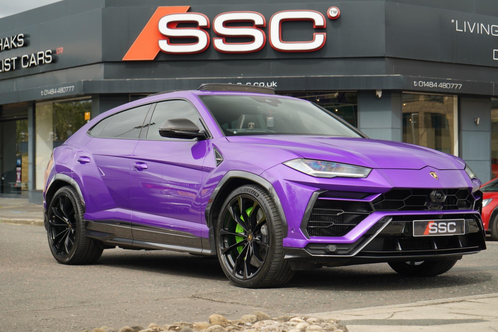 Lamborghini Urus view 3