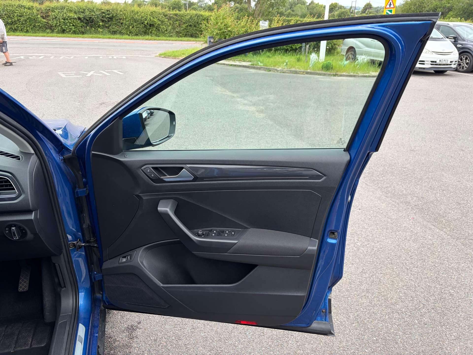 Volkswagen T-Roc view 36