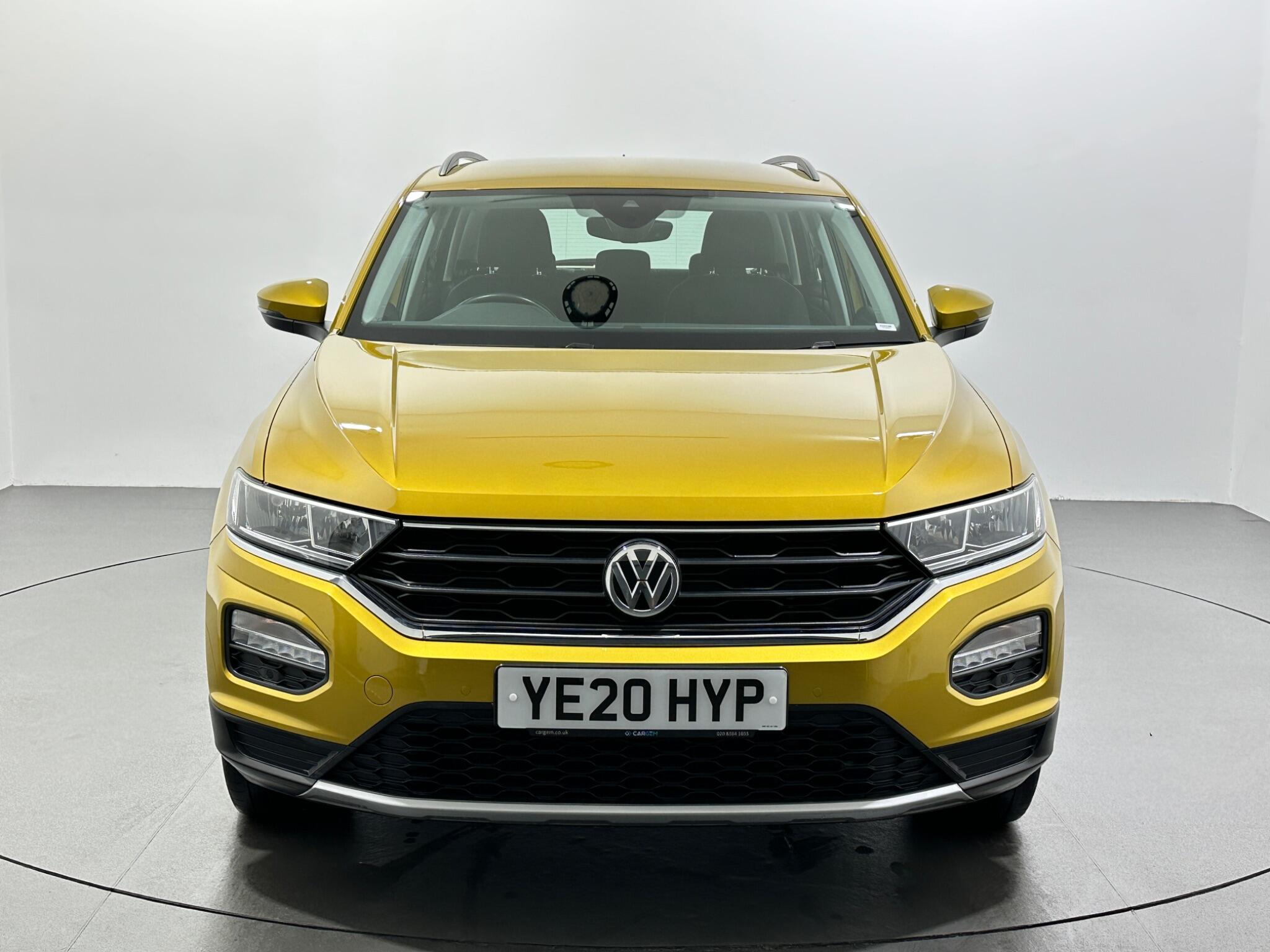 Volkswagen T-Roc view 3