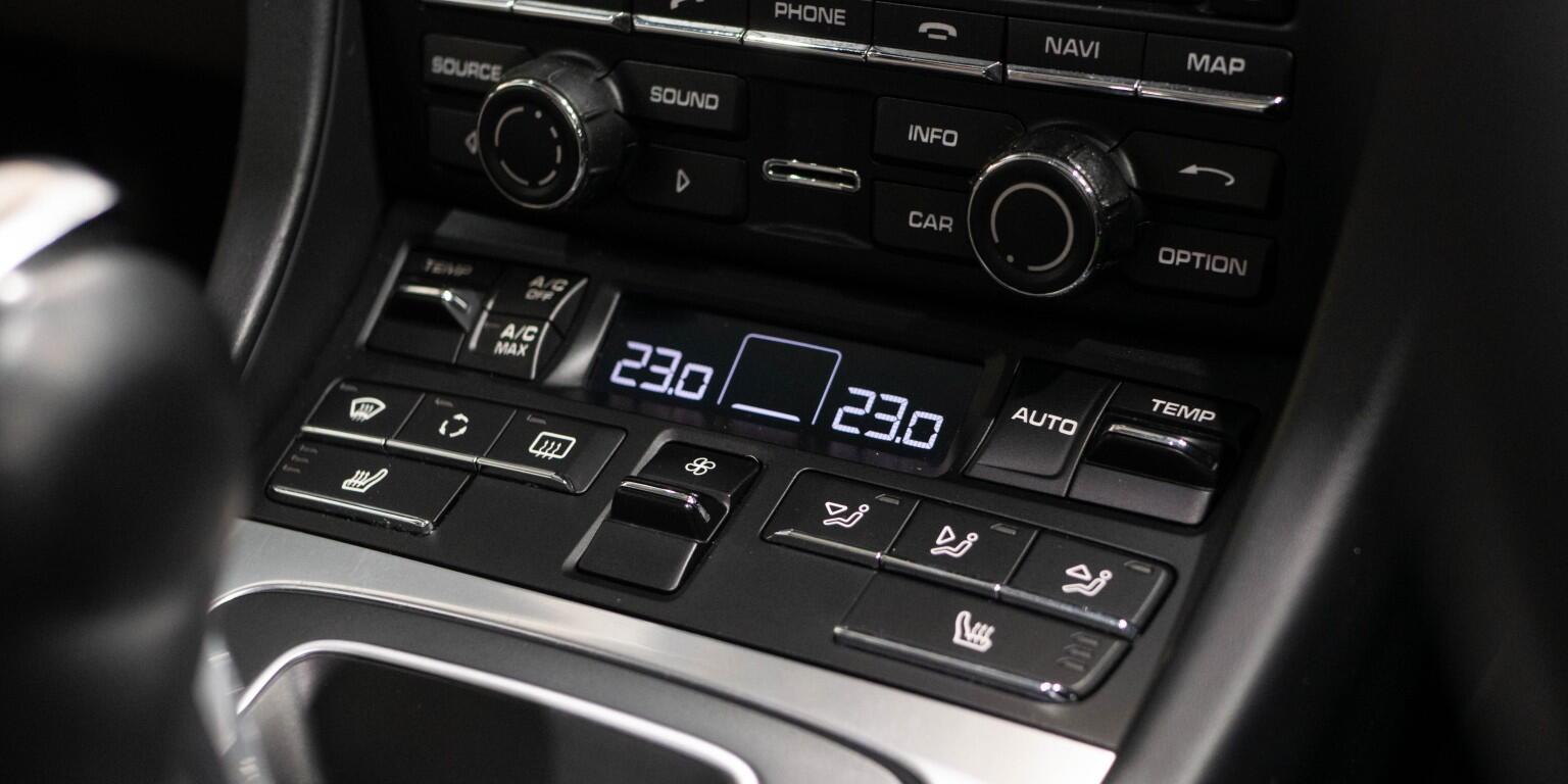 Porsche 911 view 47