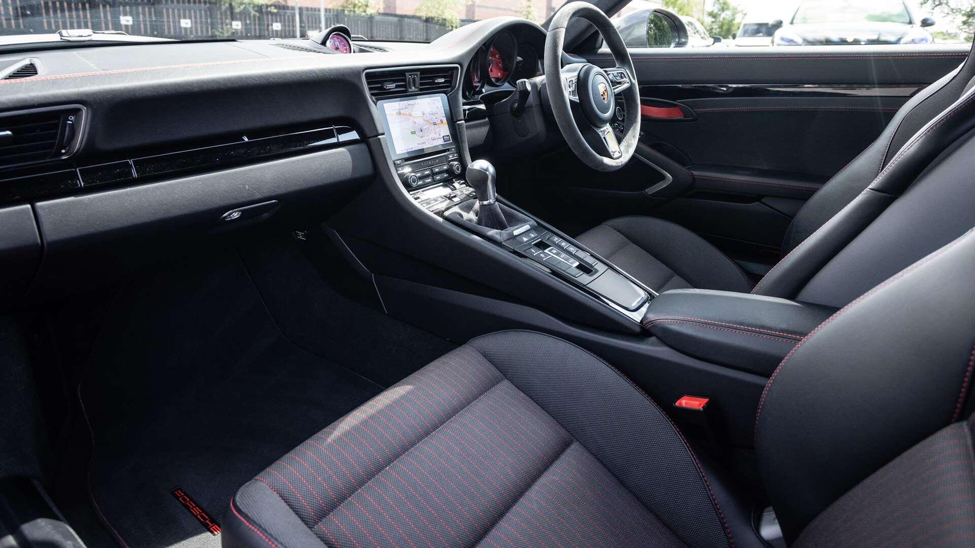 Porsche 911 view 13