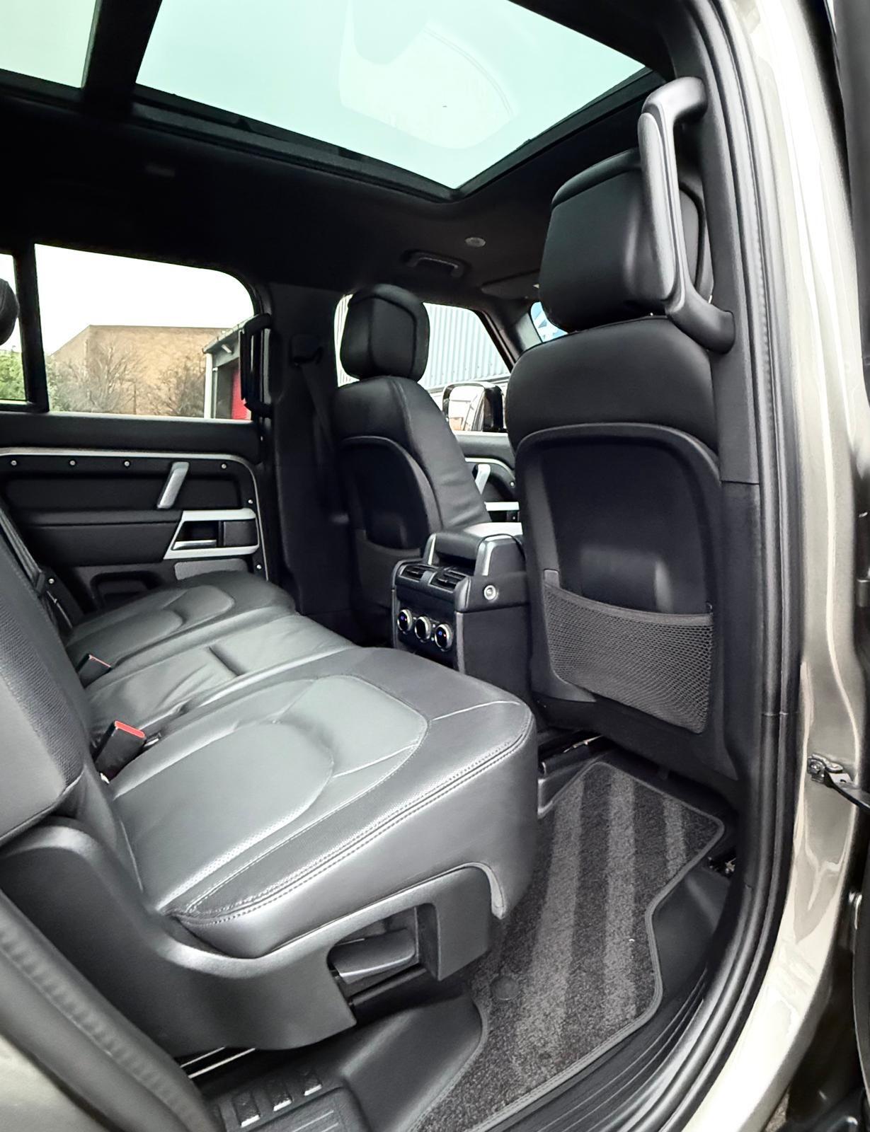 Land Rover Defender view 28
