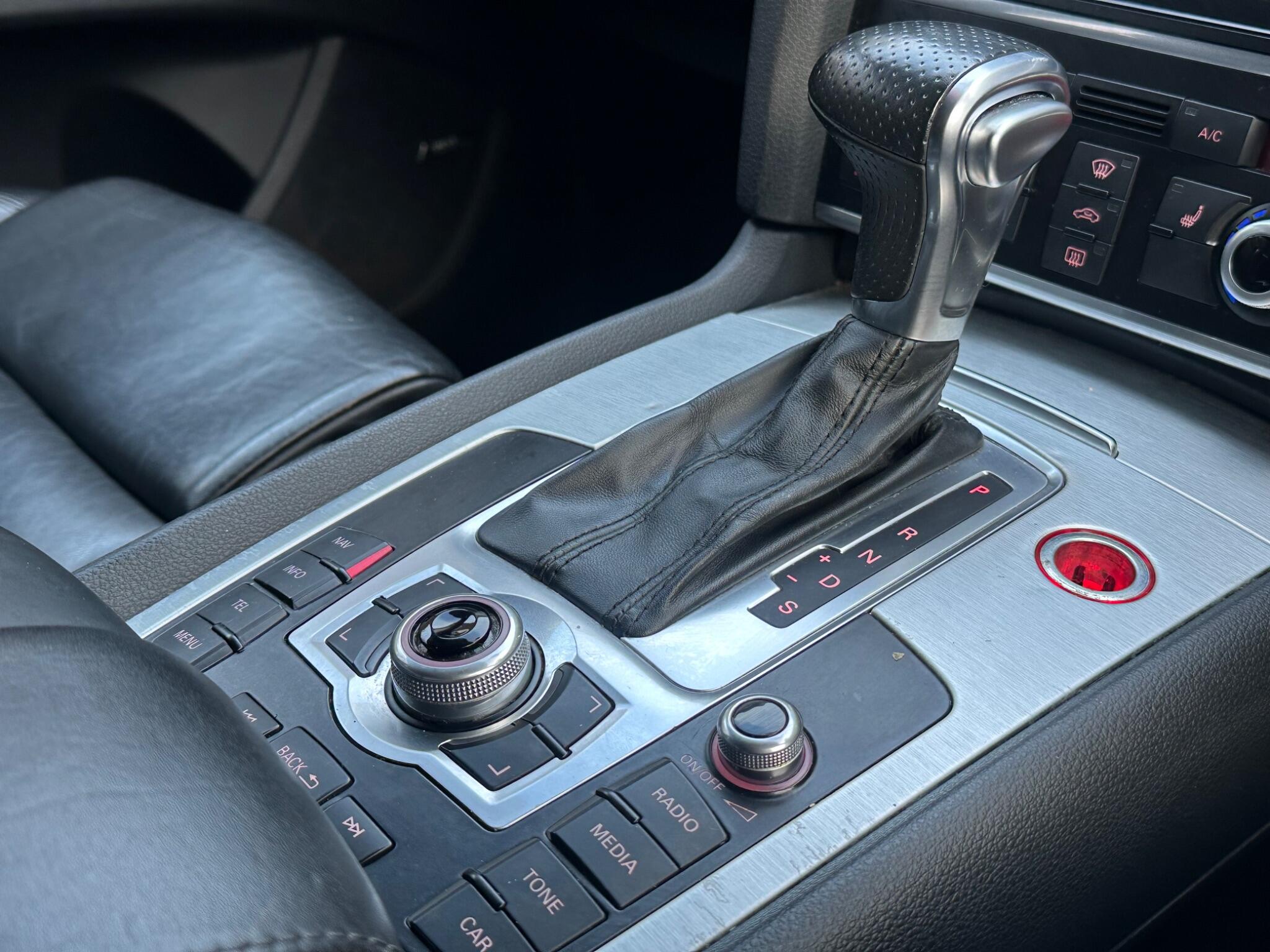 Audi Q7 view 22