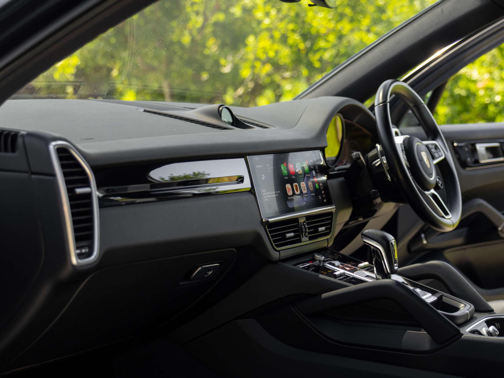 Porsche Cayenne view 3