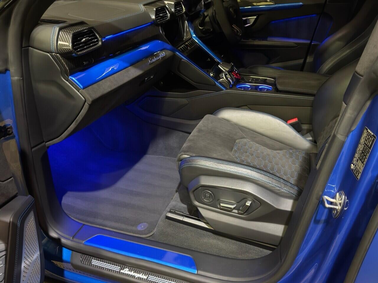 Lamborghini Urus view 24