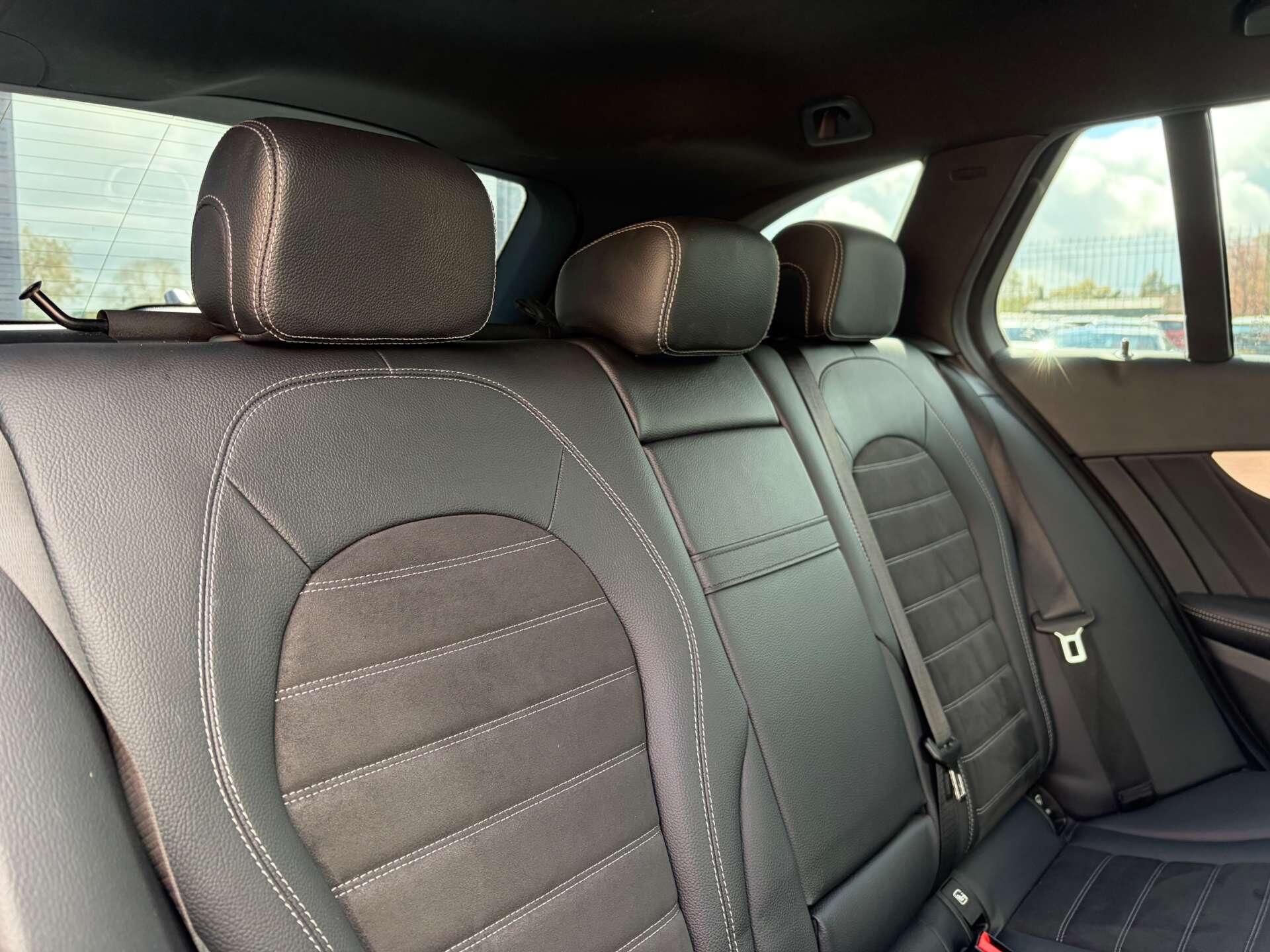 Mercedes-Benz C Class view 32