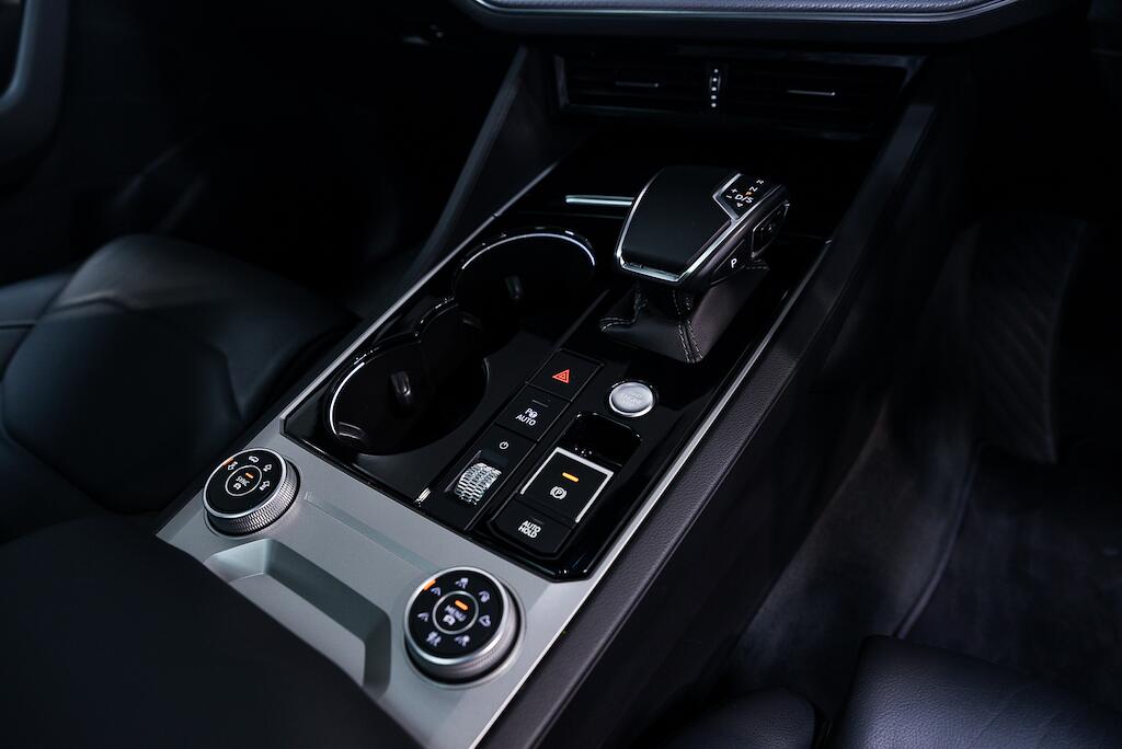 Volkswagen Touareg view 16