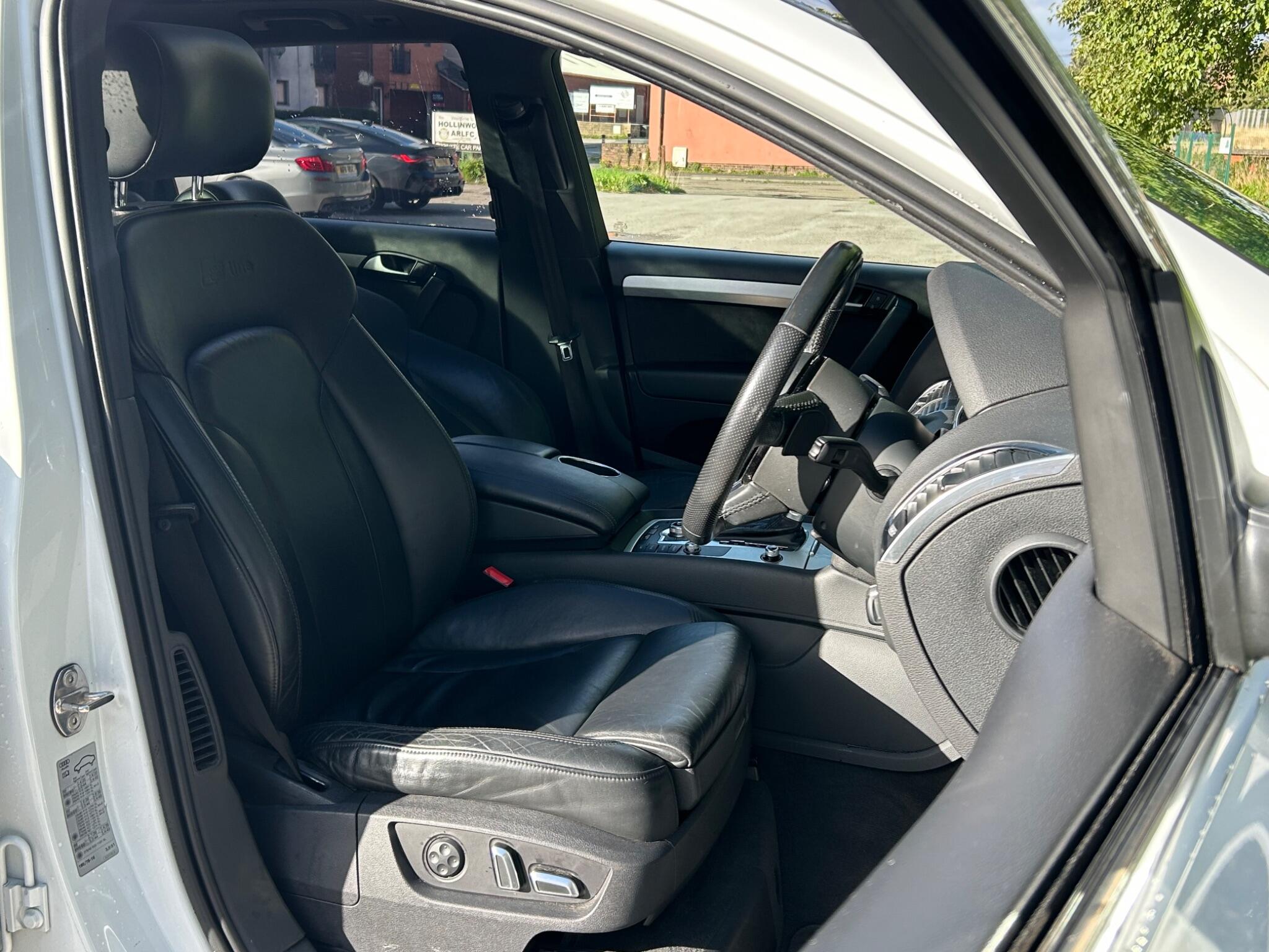 Audi Q7 view 29