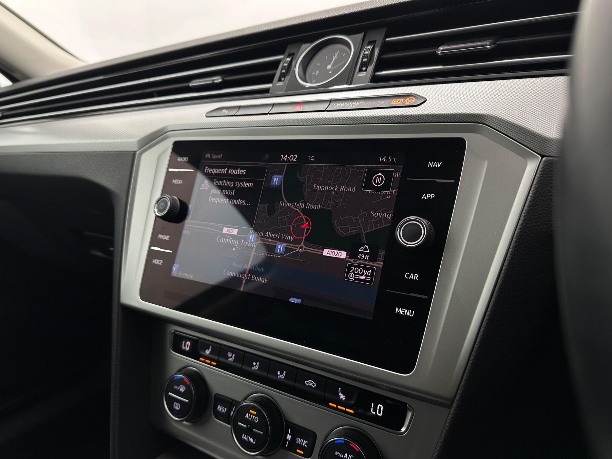 Volkswagen Passat view 22