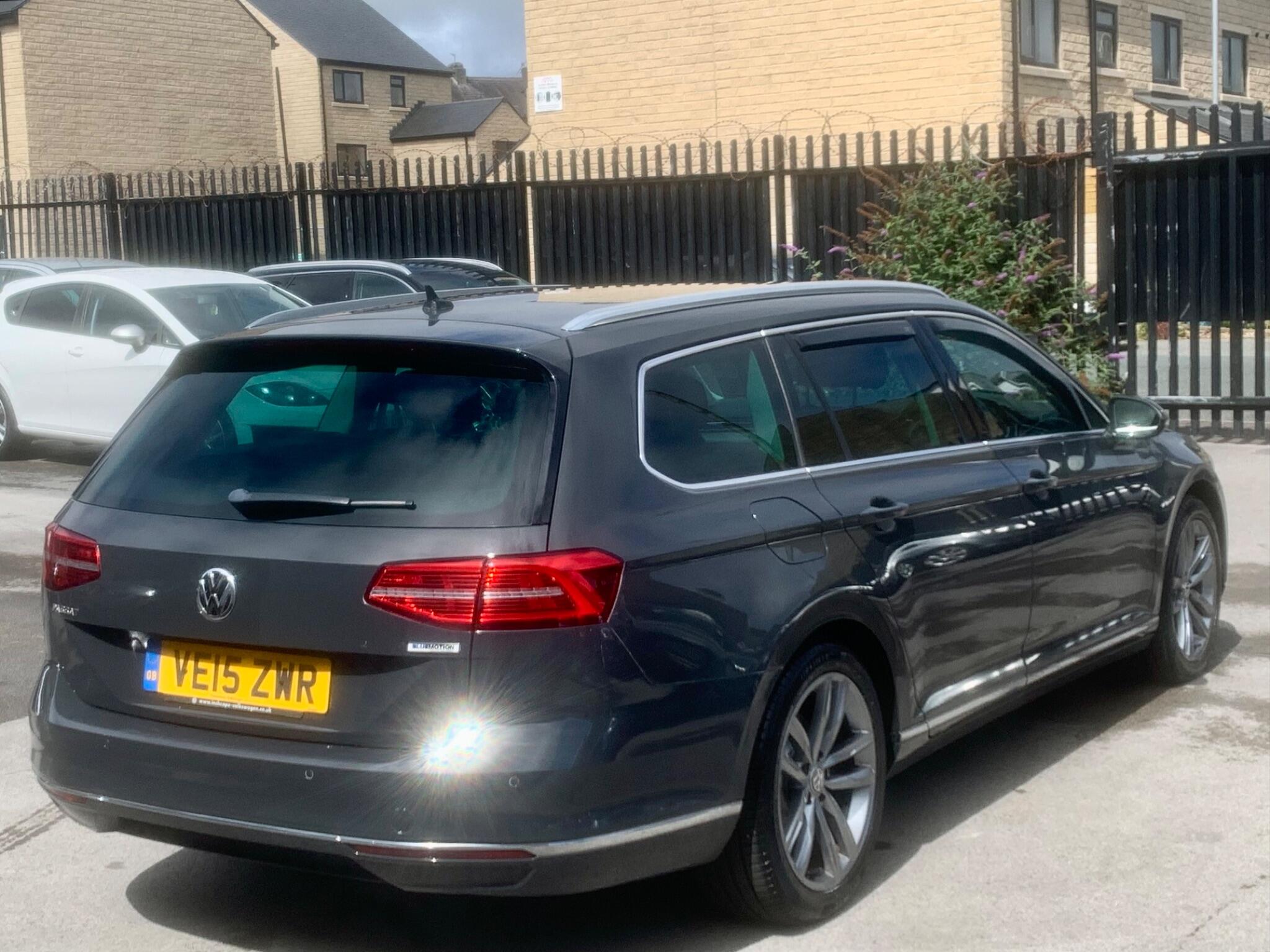 Volkswagen Passat view 8