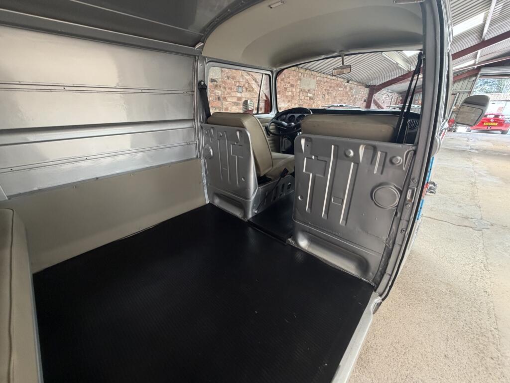 Volkswagen Transporter view 29