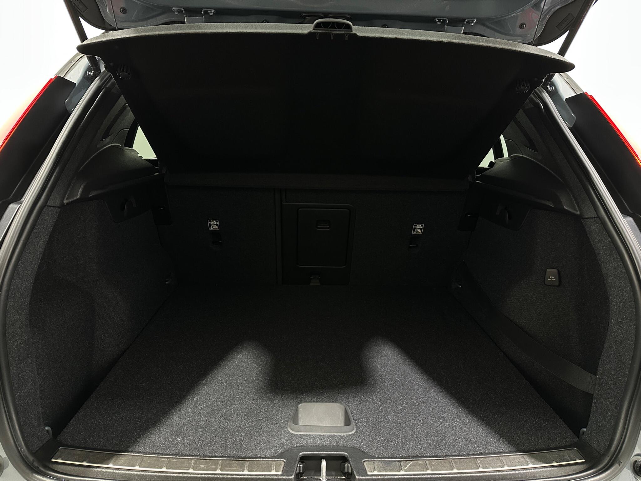 Volvo XC40 view 44