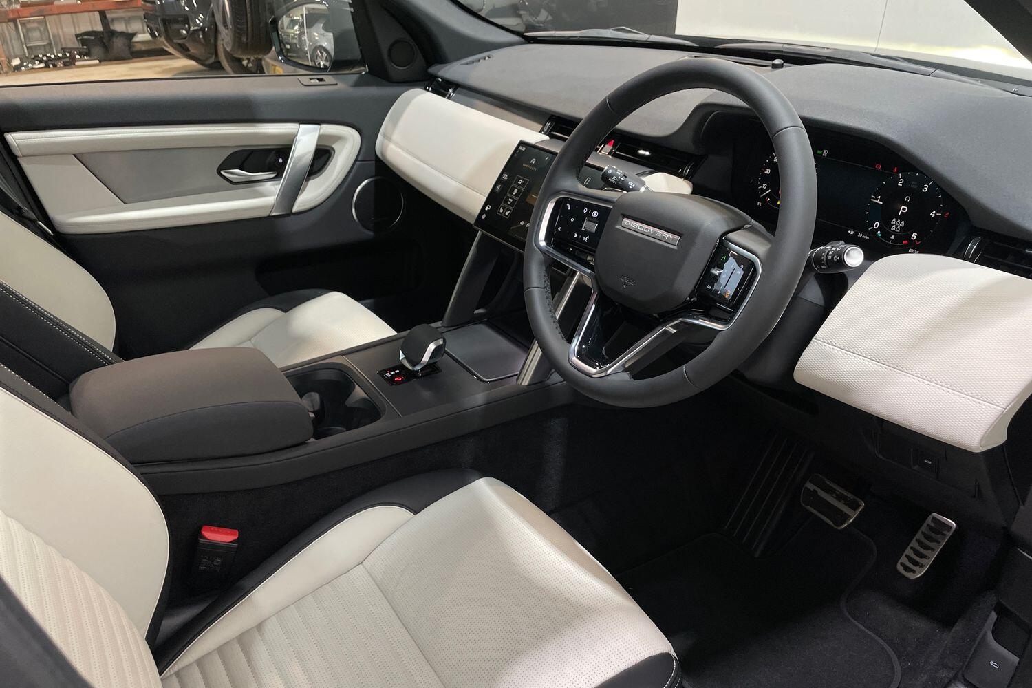 Land Rover Discovery Sport view 15