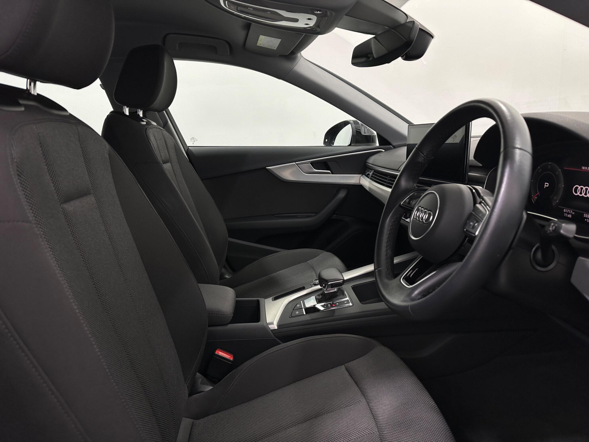 Audi A4 view 32