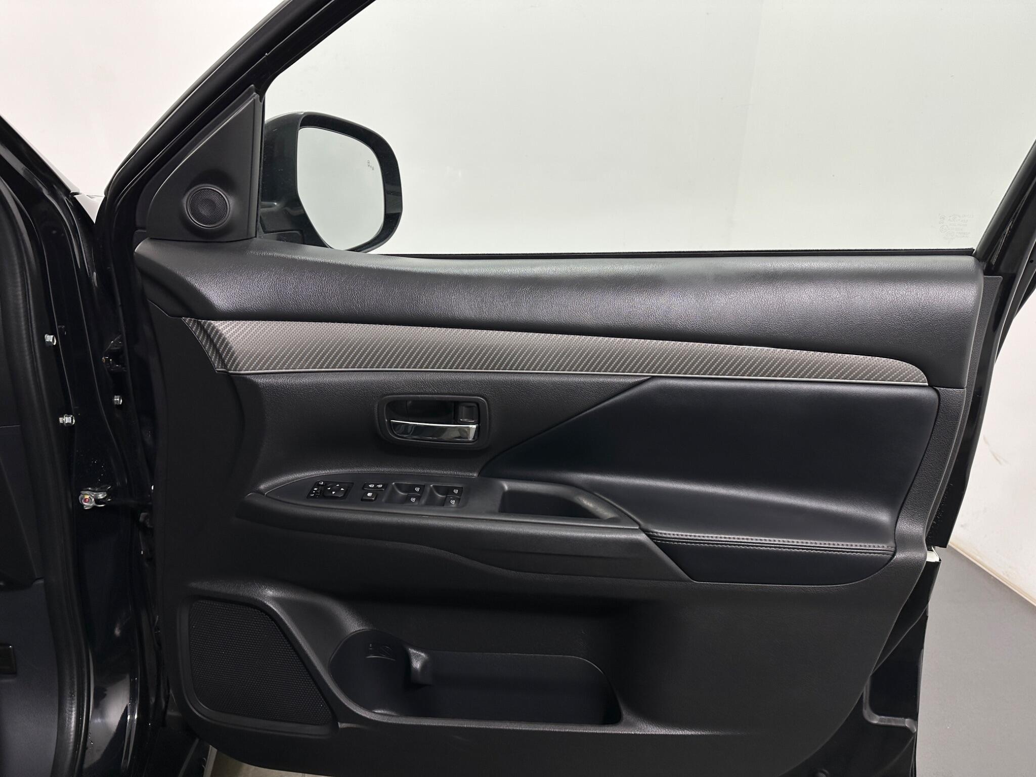 Mitsubishi Outlander view 33