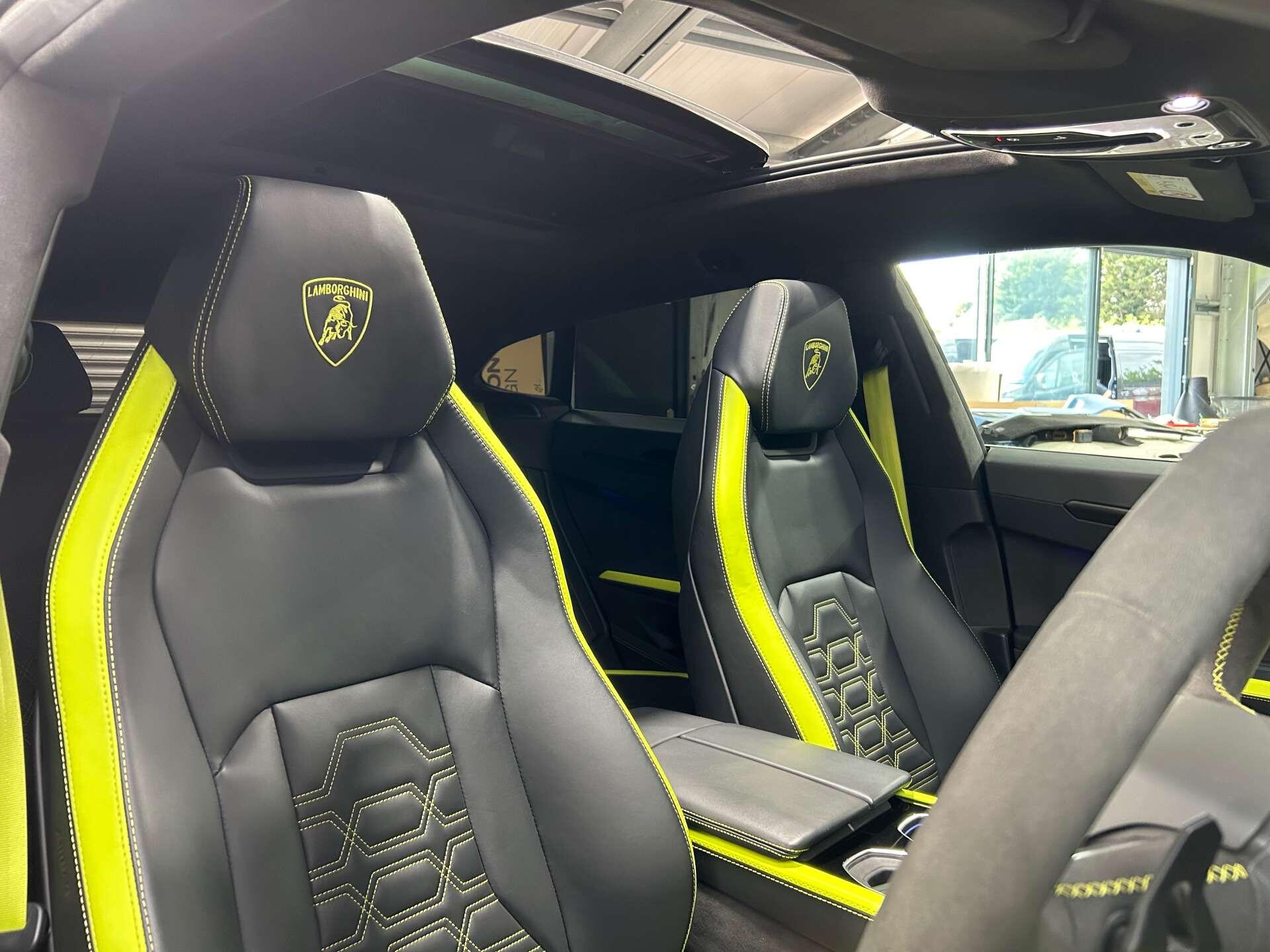 Lamborghini Urus view 32
