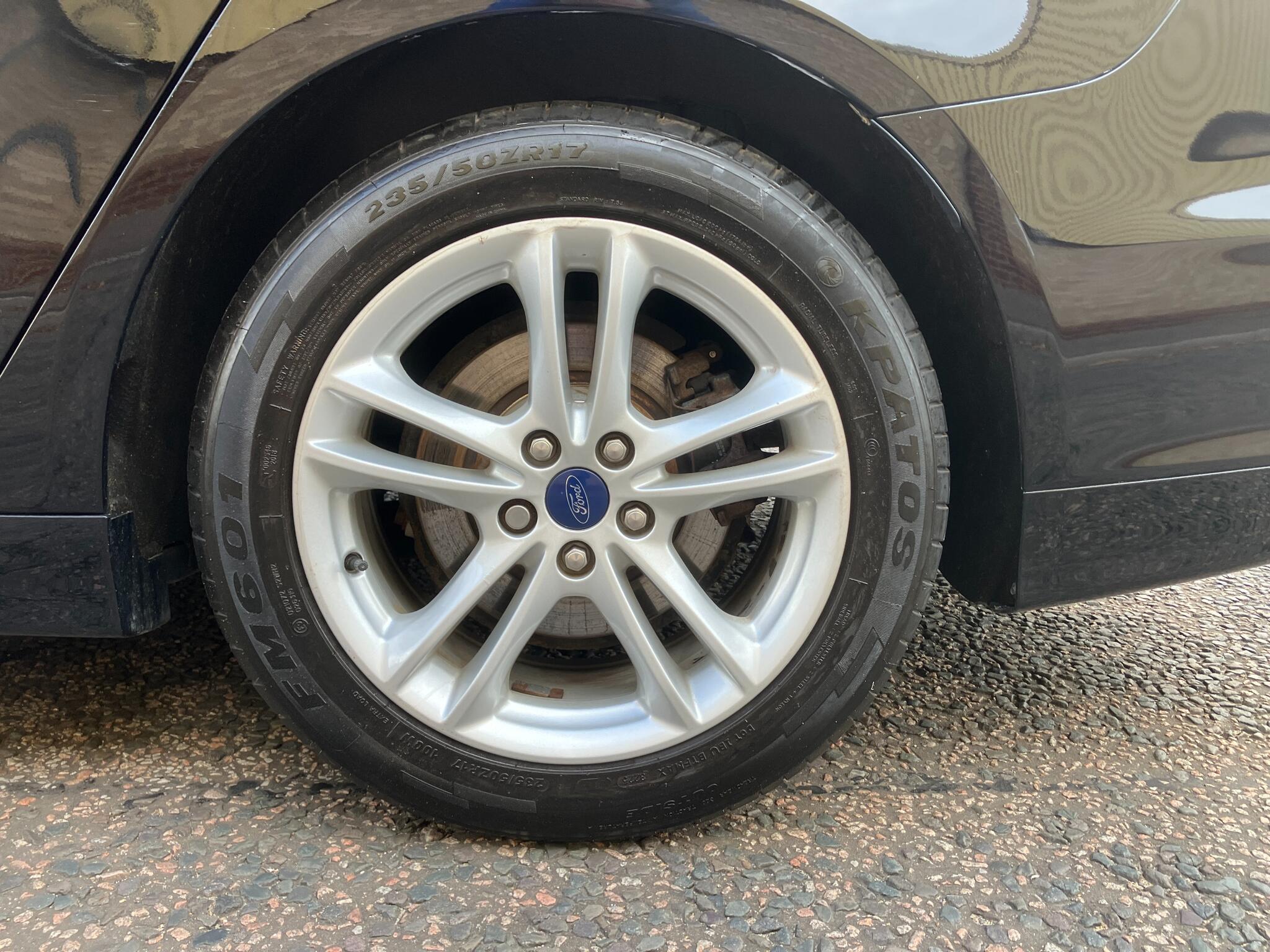 Ford Mondeo view 32
