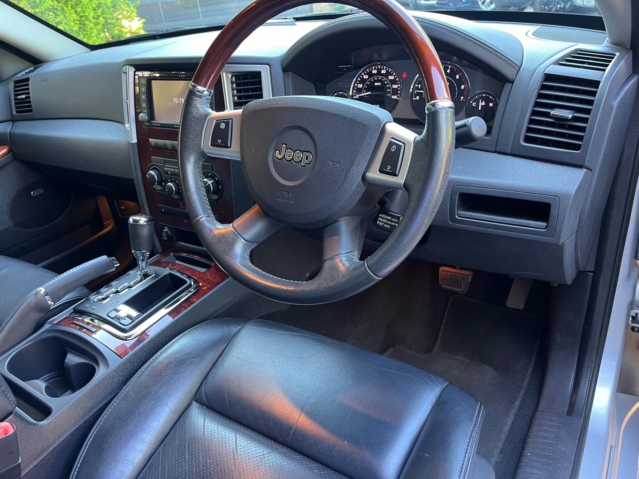 Jeep Grand Cherokee view 22