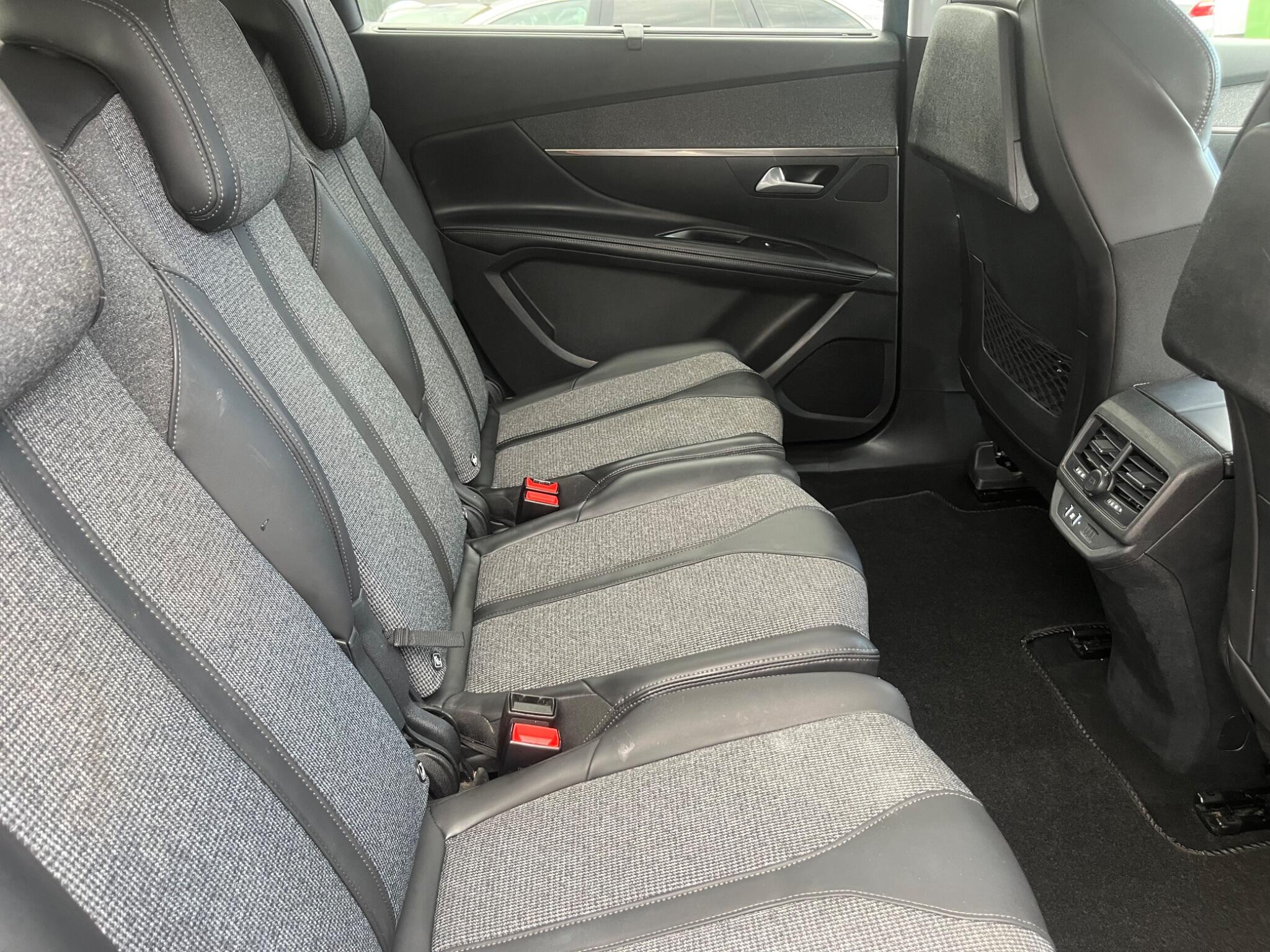 Peugeot 5008 view 17